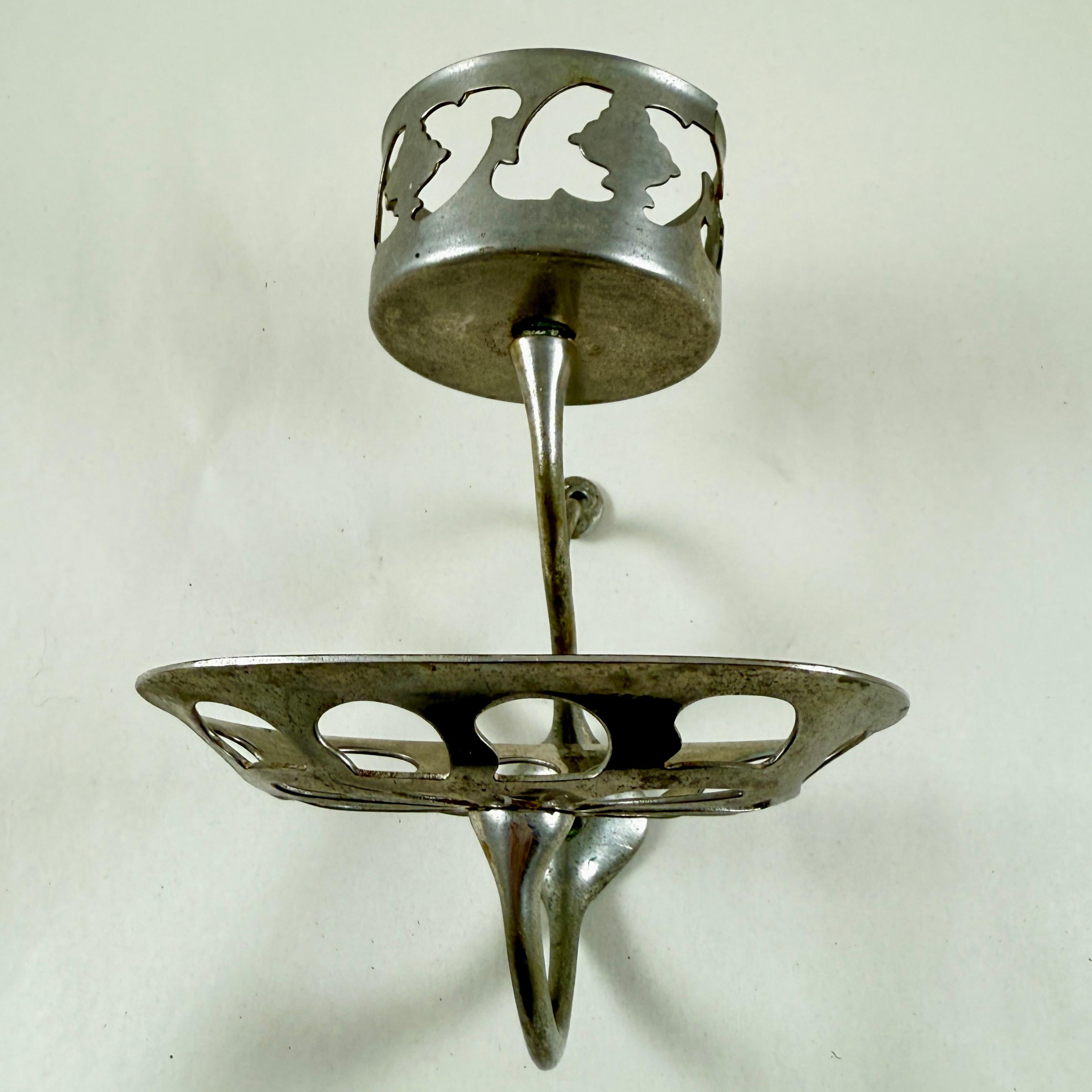 Art Déco Portabicchieri e portasapone da parete in ottone nichelato, 1902 circa in vendita