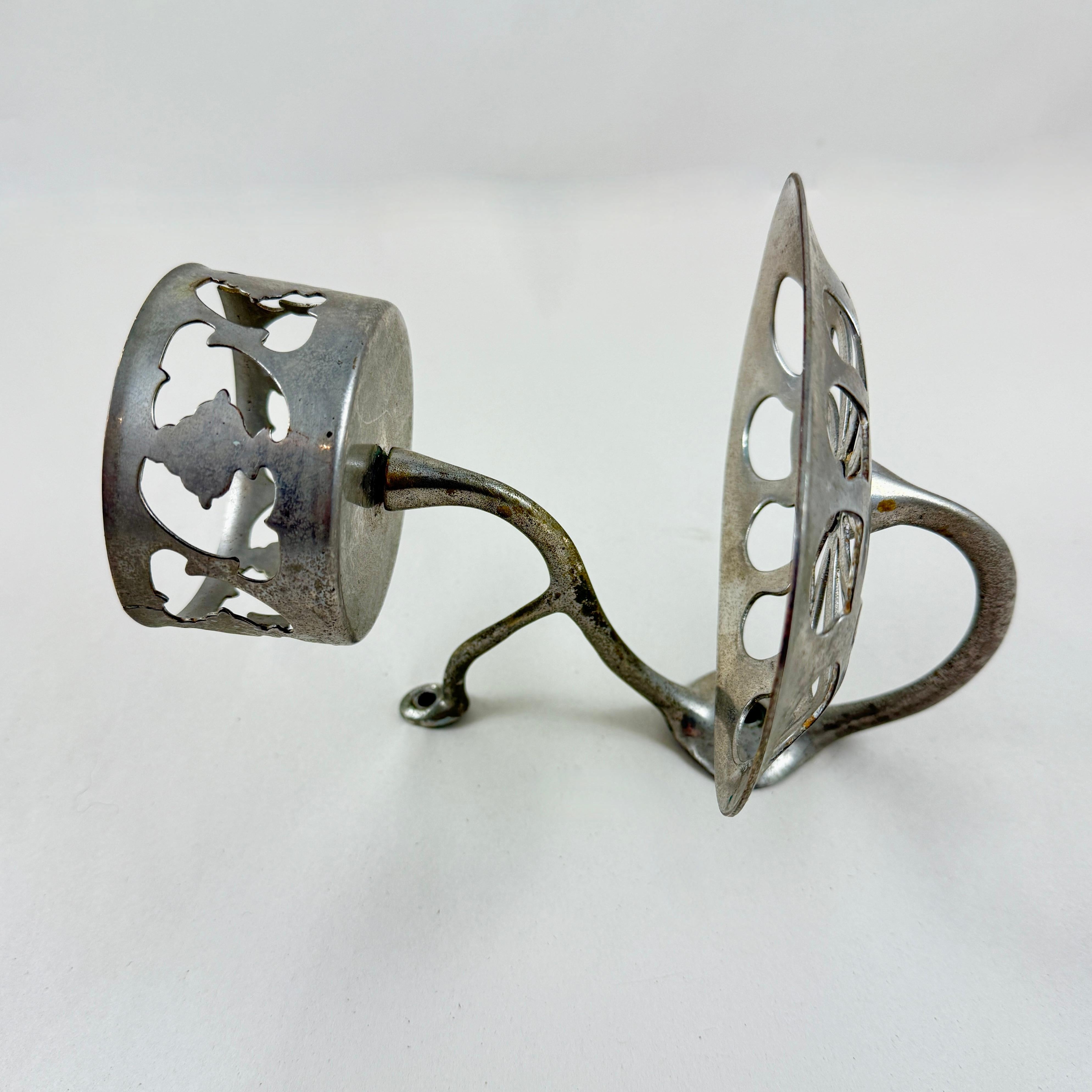 Americano Portabicchieri e portasapone da parete in ottone nichelato, 1902 circa in vendita