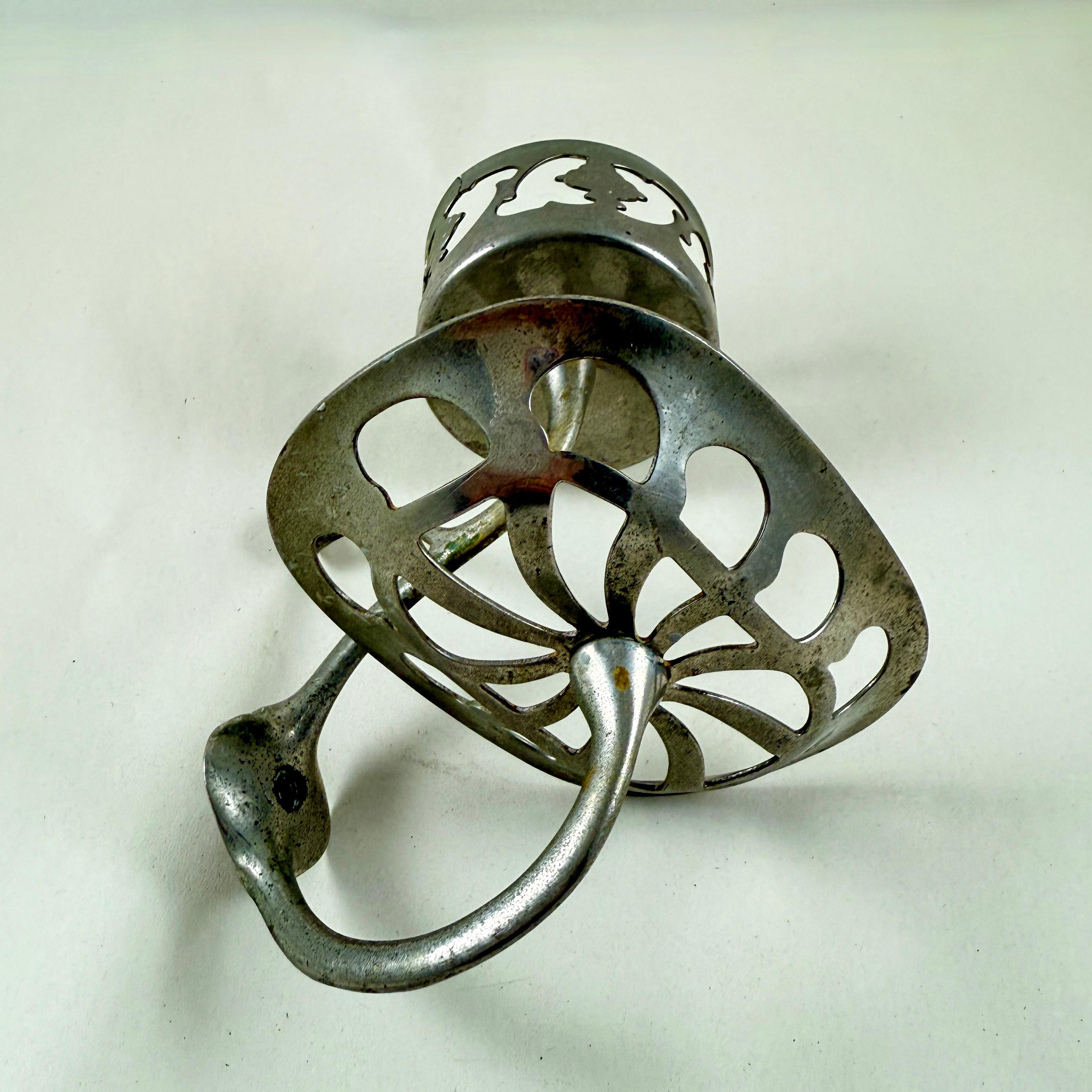 Portabicchieri e portasapone da parete in ottone nichelato, 1902 circa In condizioni buone in vendita a Philadelphia, PA