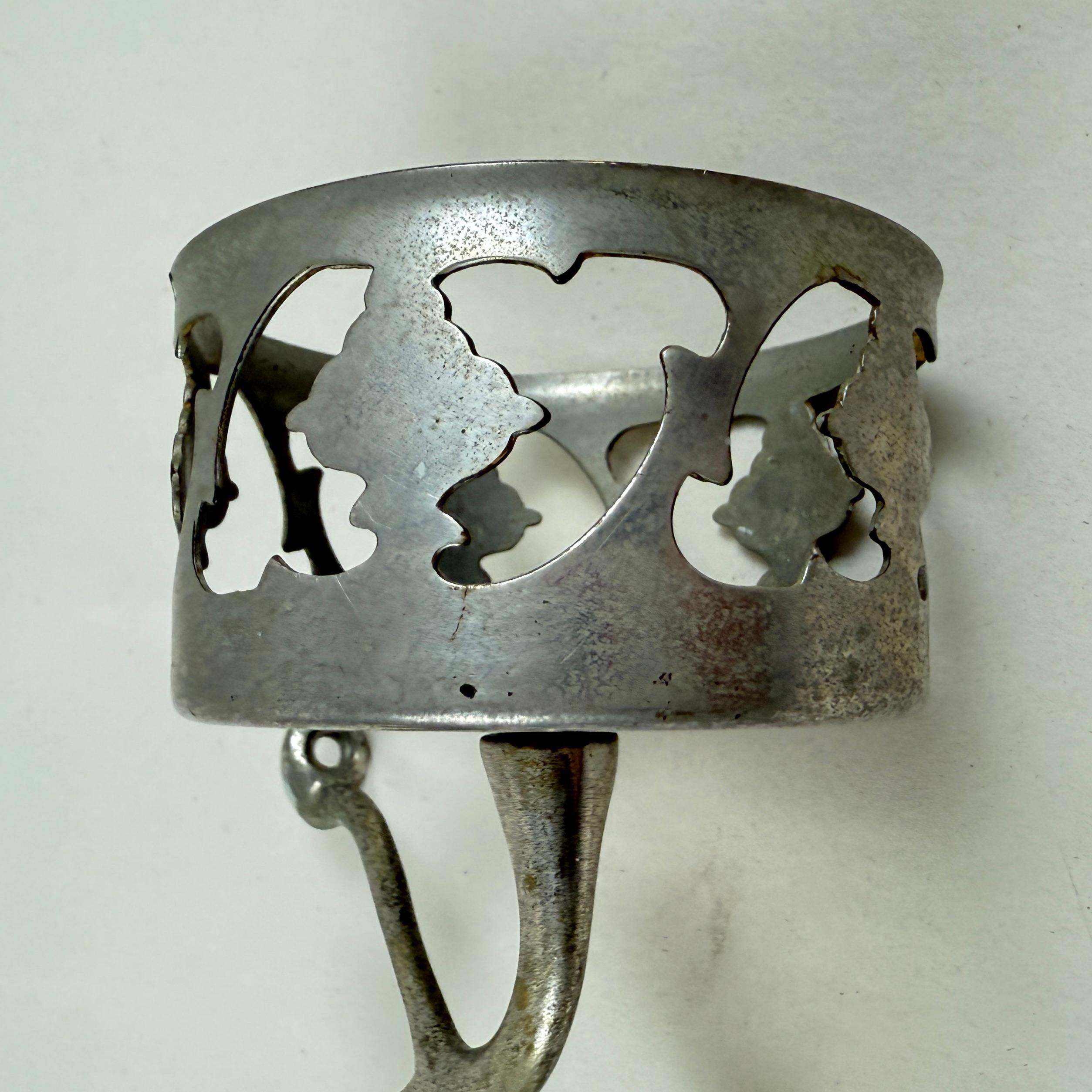 Ottone Portabicchieri e portasapone da parete in ottone nichelato, 1902 circa in vendita