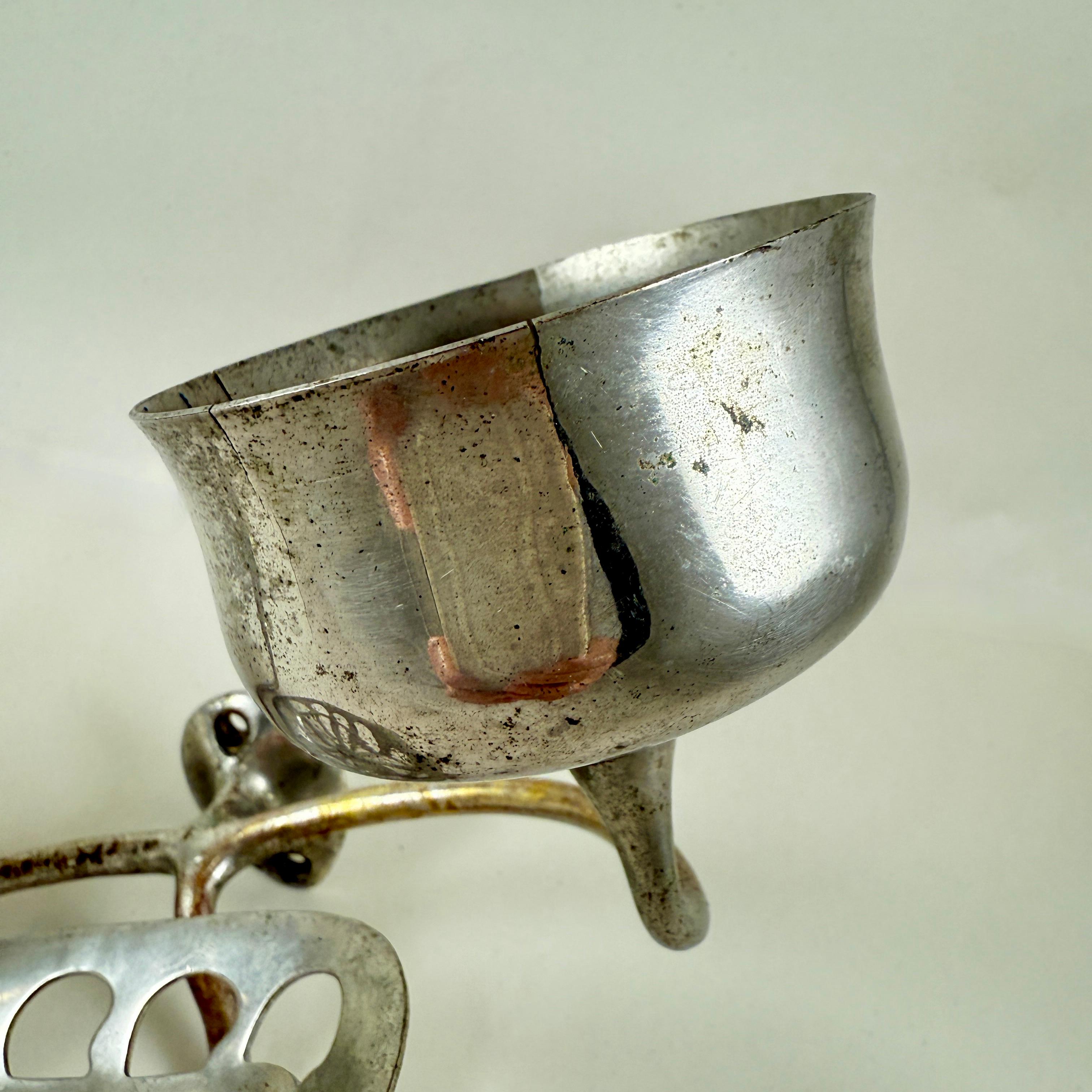 Nickel Plated Brass Wall Mounted Double Cup Holder and Soap Dish, circa 1902 in vendita 2