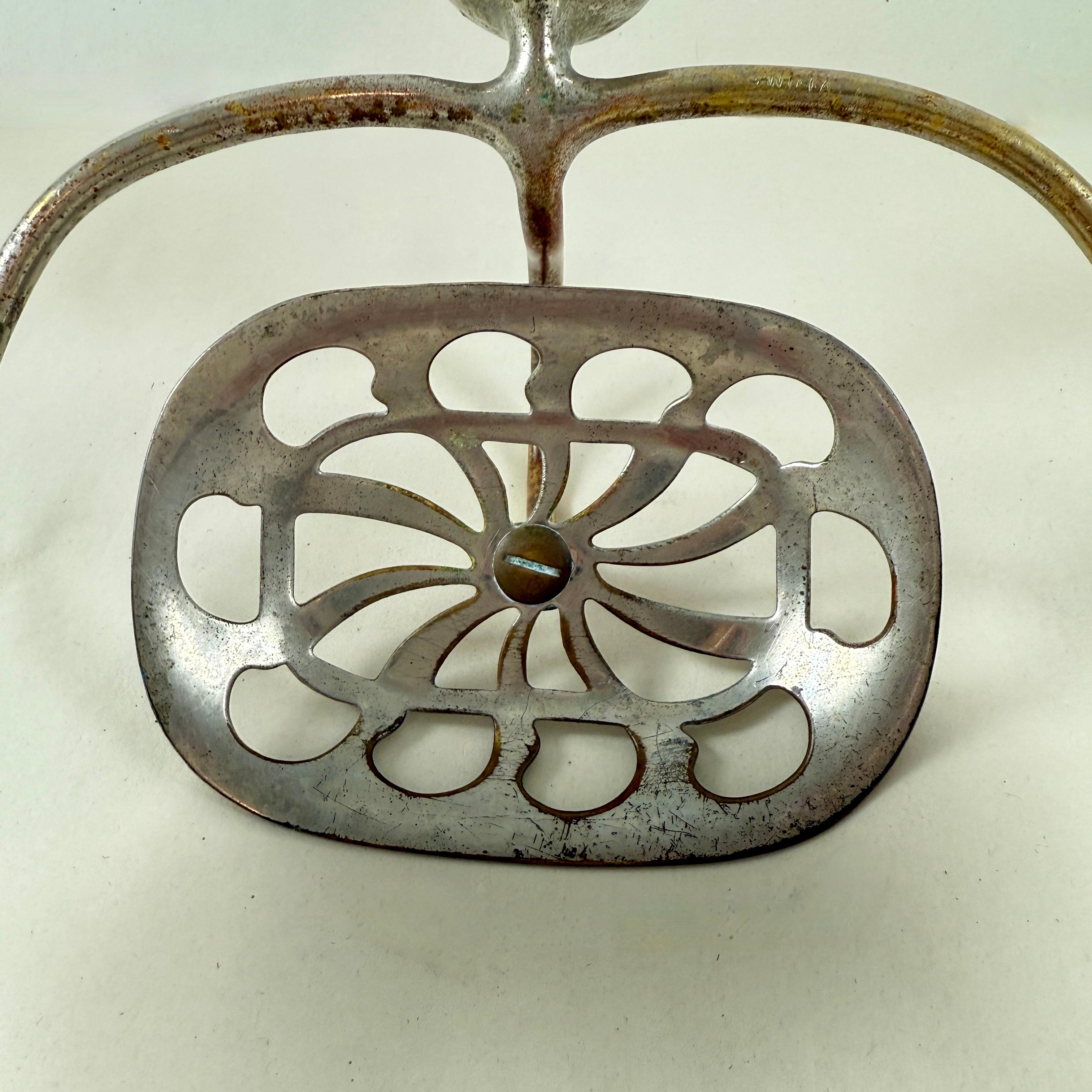 Art Déco Nickel Plated Brass Wall Mounted Double Cup Holder and Soap Dish, circa 1902 in vendita