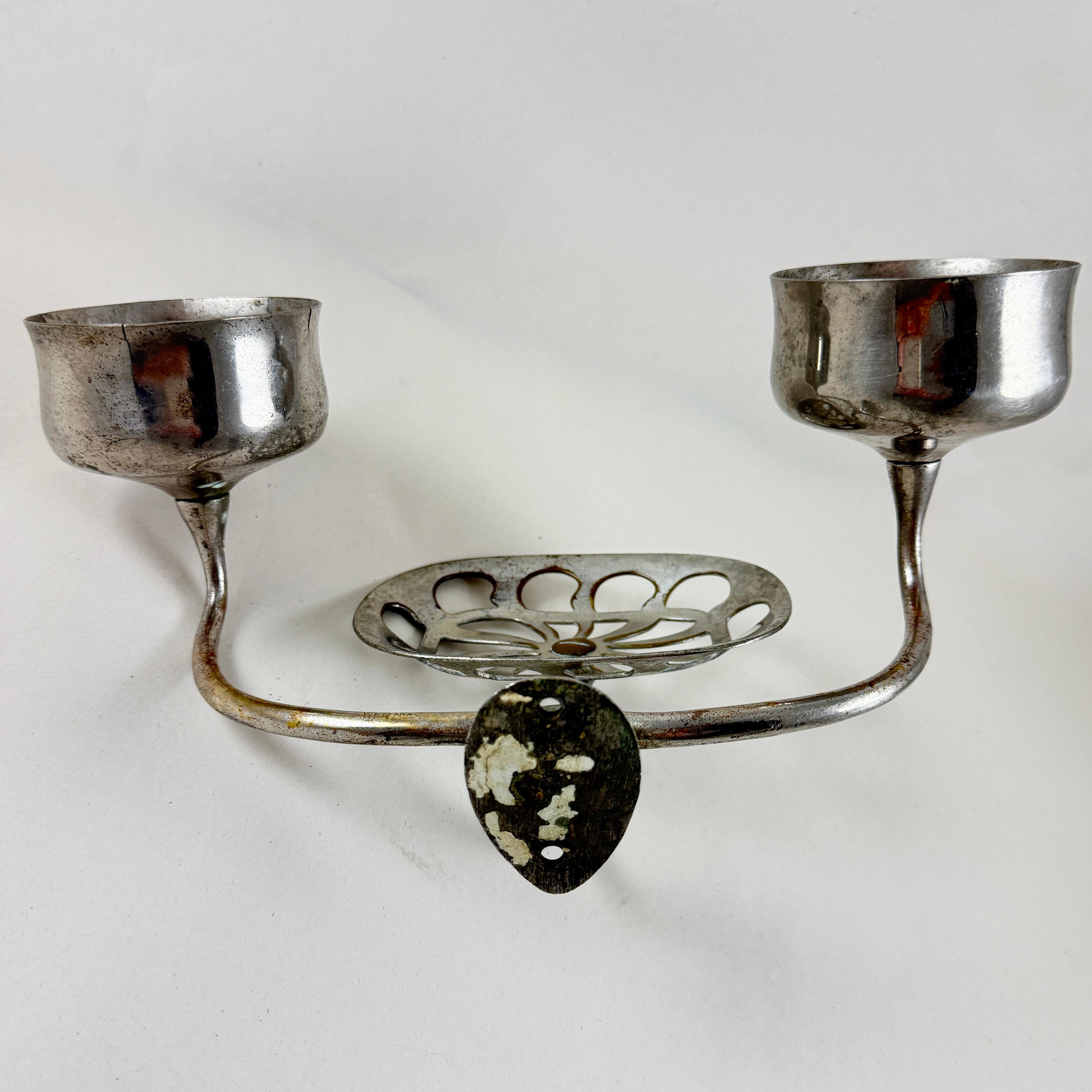 Placcato Nickel Plated Brass Wall Mounted Double Cup Holder and Soap Dish, circa 1902 in vendita