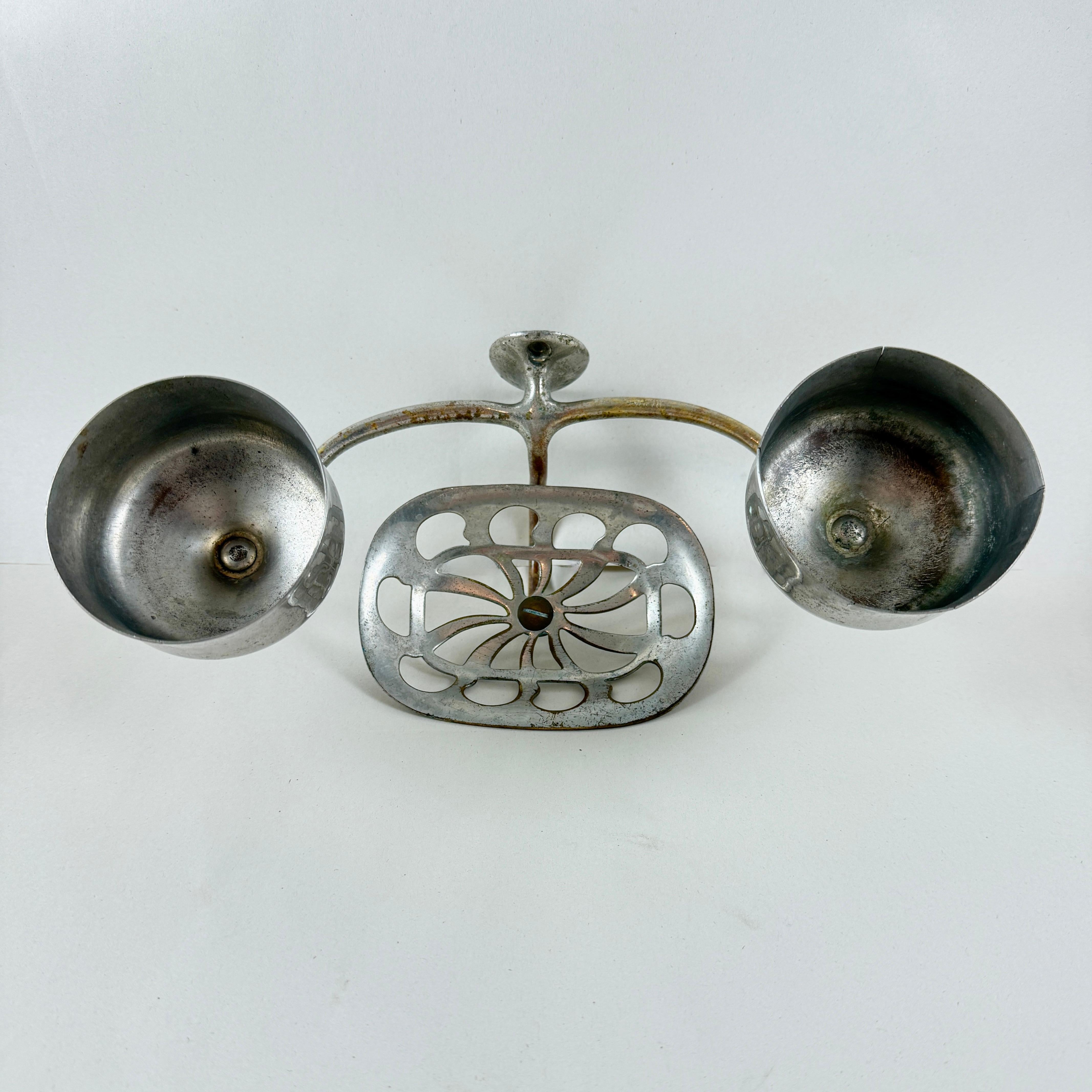 Inizio XX secolo Nickel Plated Brass Wall Mounted Double Cup Holder and Soap Dish, circa 1902 in vendita