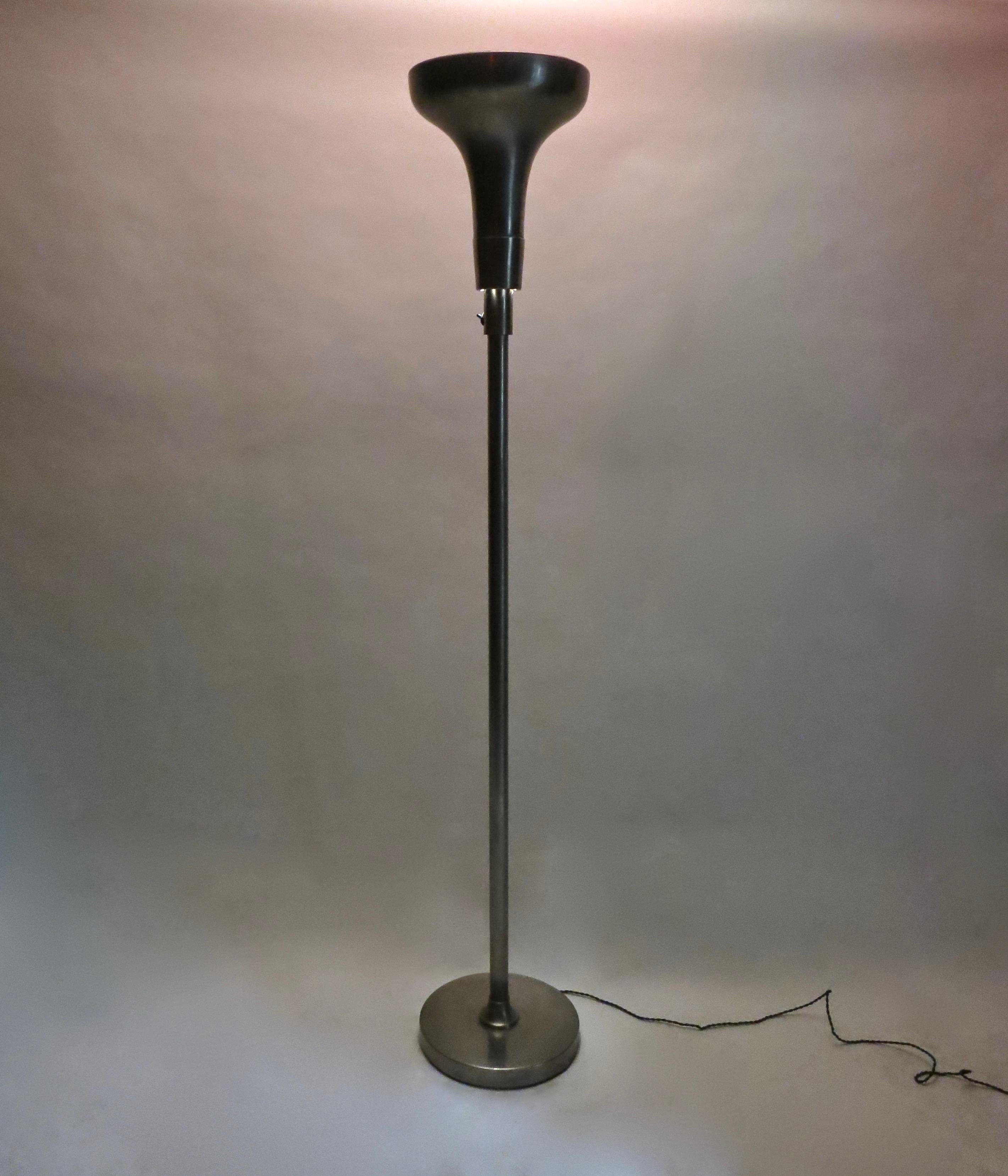 Stehlampe aus vernickeltem Kupfer / Fackel, Frankreich, um 1930 im Angebot 4