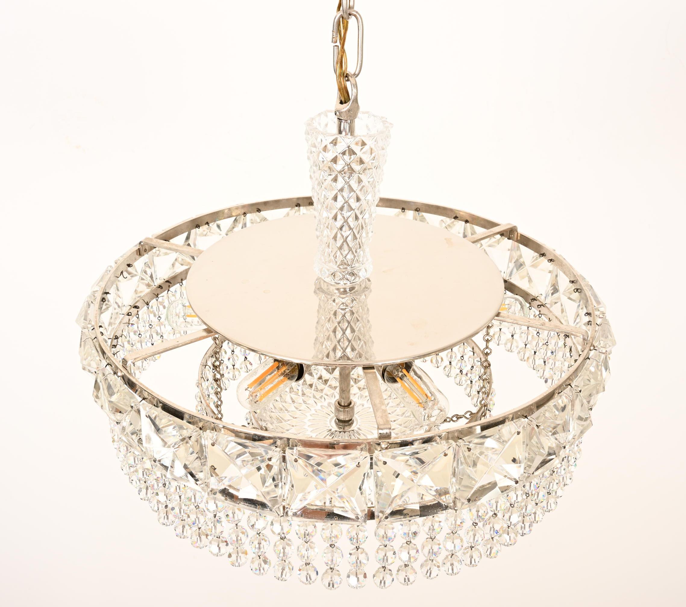 Ottone Lampadario in cristallo tagliato nichelato in vendita
