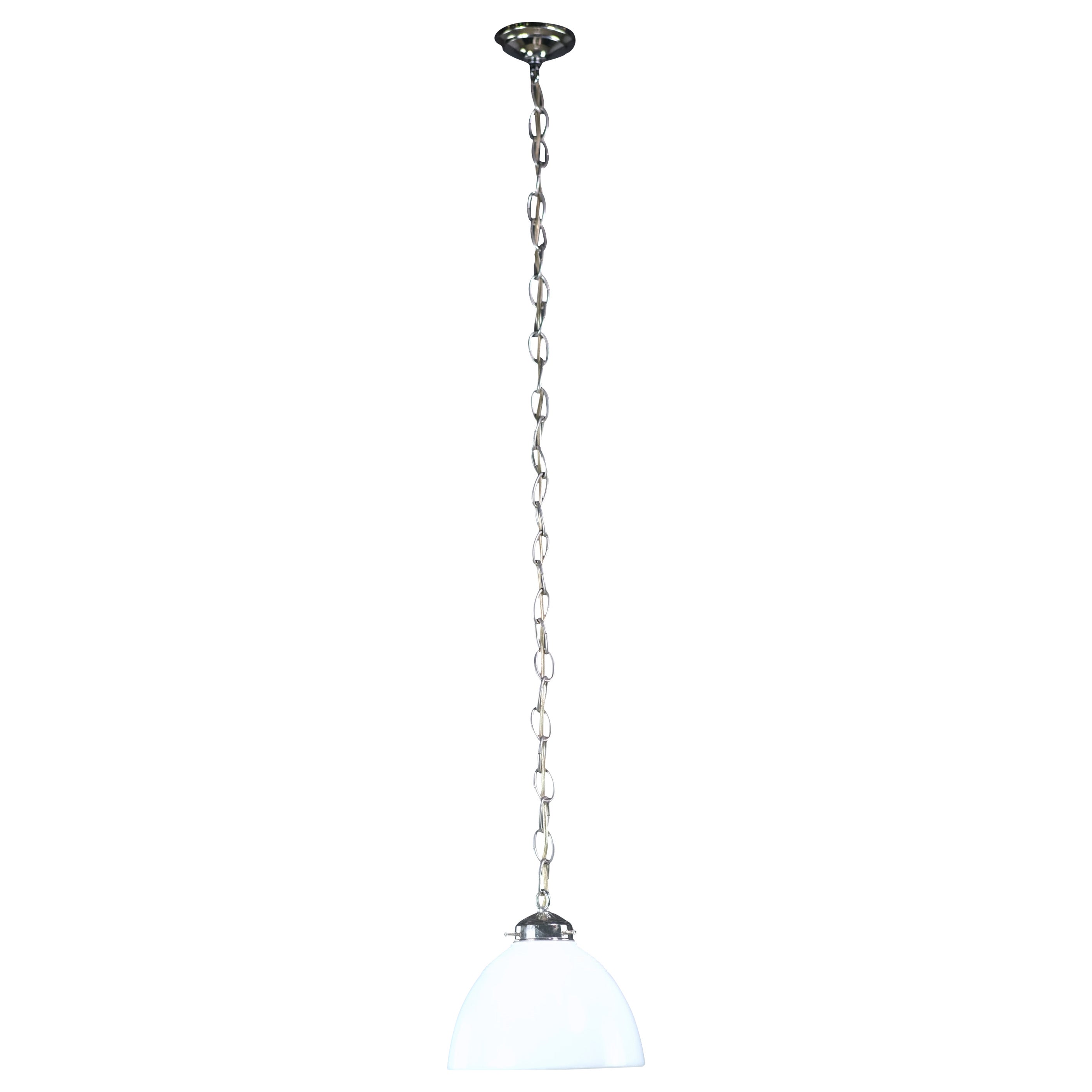 Lampada a sospensione nichelata con paralume in vetro bianco a coste