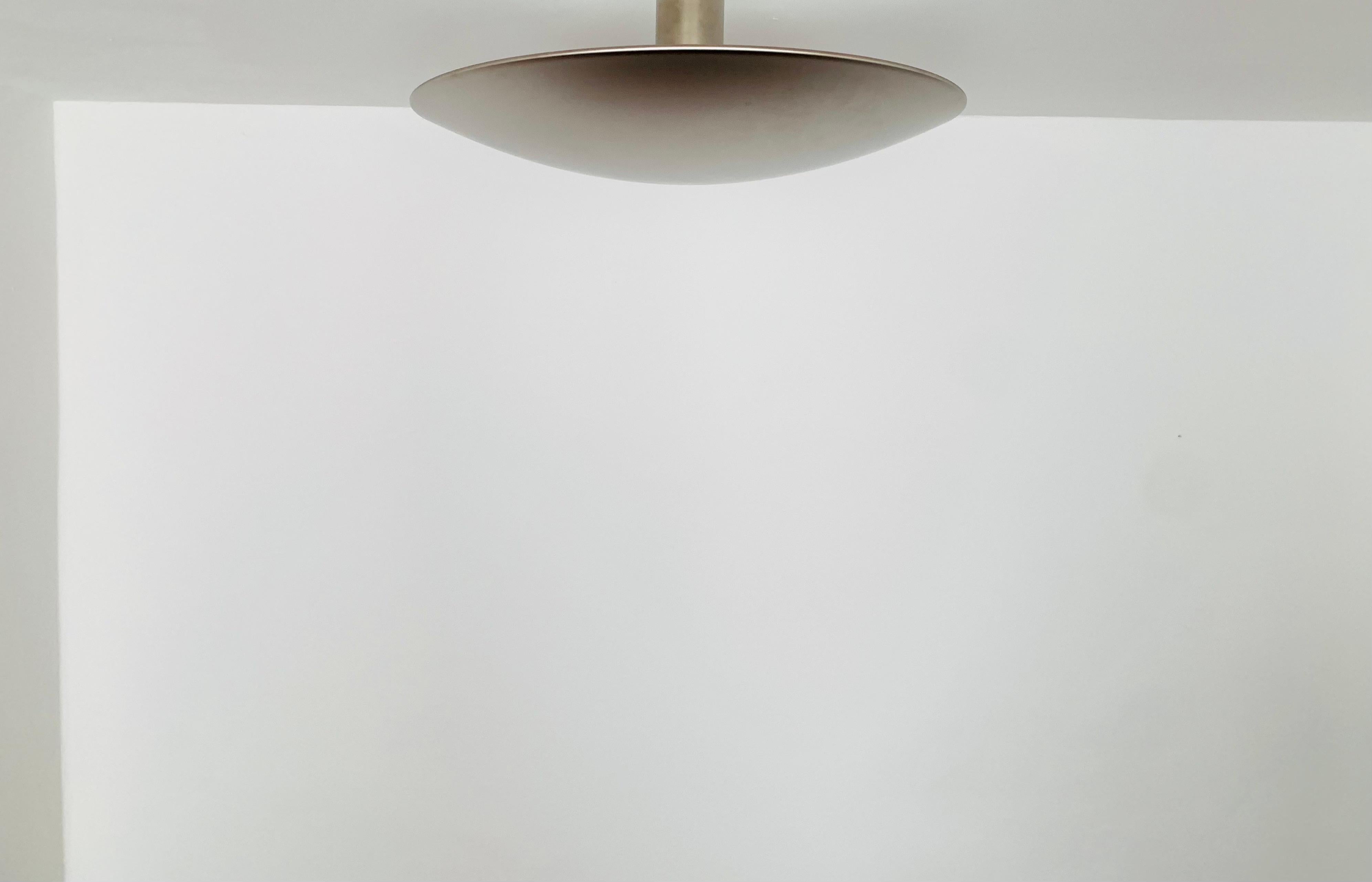 Very nice wall or ceiling lamp from the 1970s.
The lighting effect of the lamp is extremely beautiful.
The lamp creates a very cozy atmosphere and is of very high quality.

Design: Florian Schulz
Sela 55
Gela 55

Condition:

Very good vintage