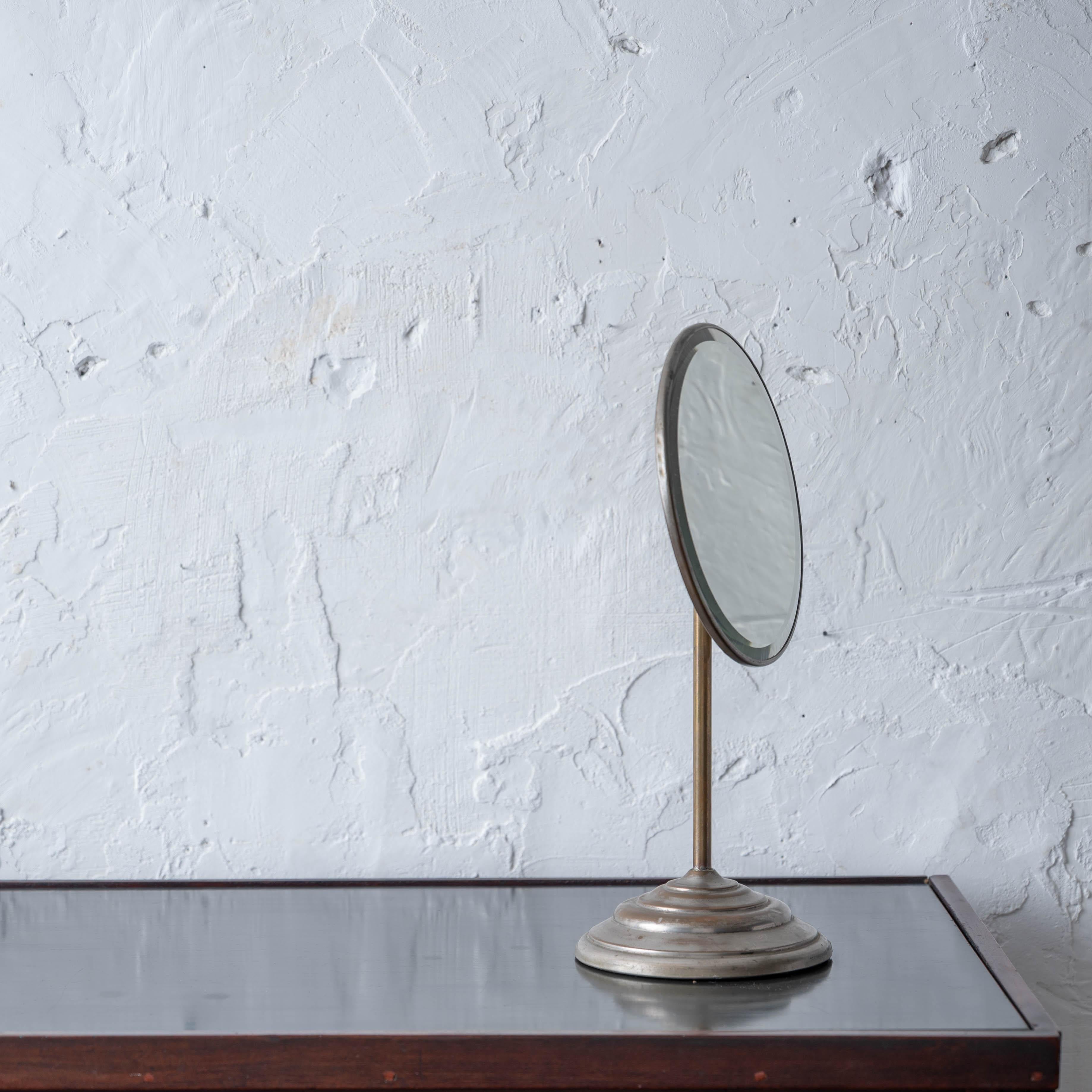 Miroir de rasage nickelé, années 1920 Bon état - En vente à Savannah, GA