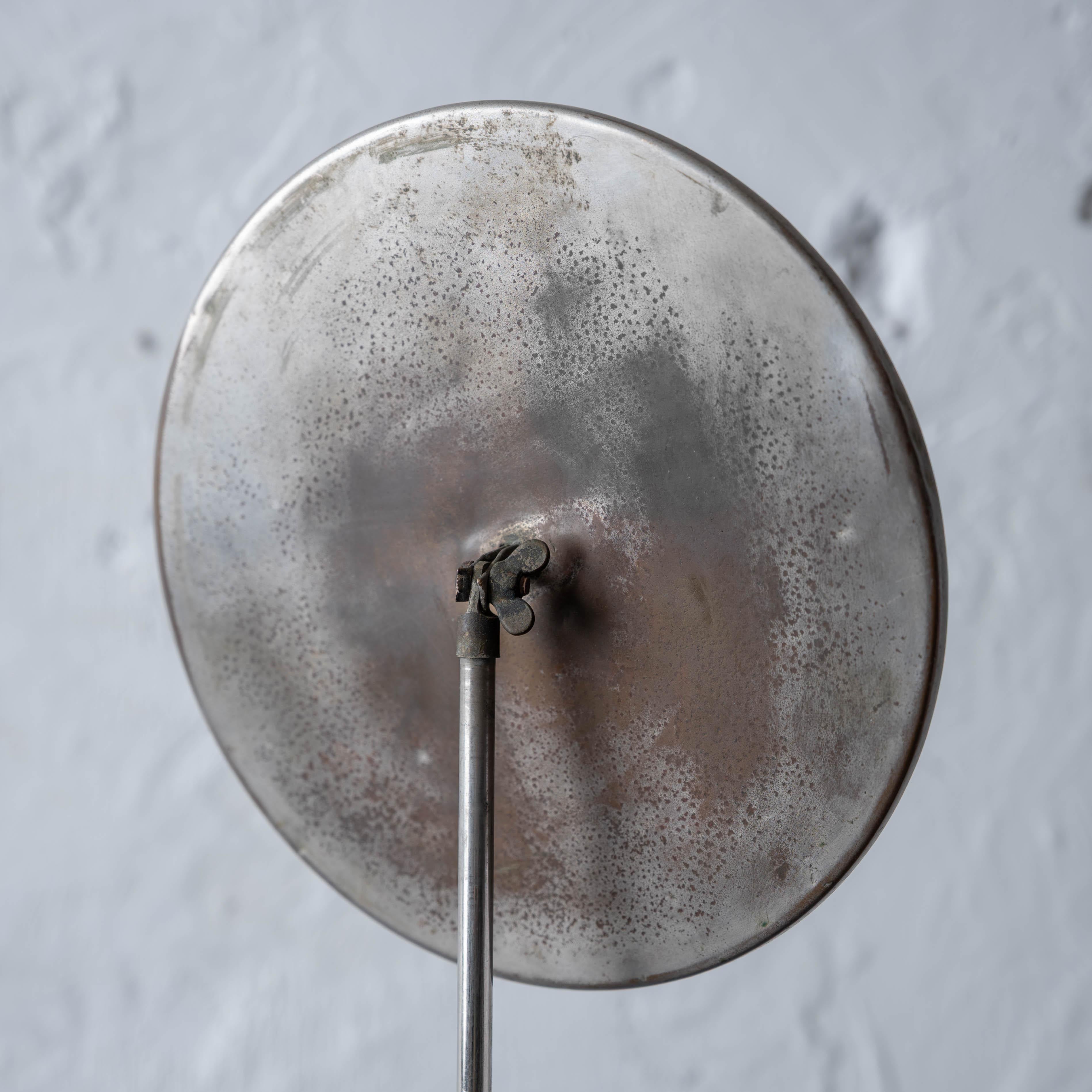 Miroir de rasage nickelé, années 1920 en vente 1