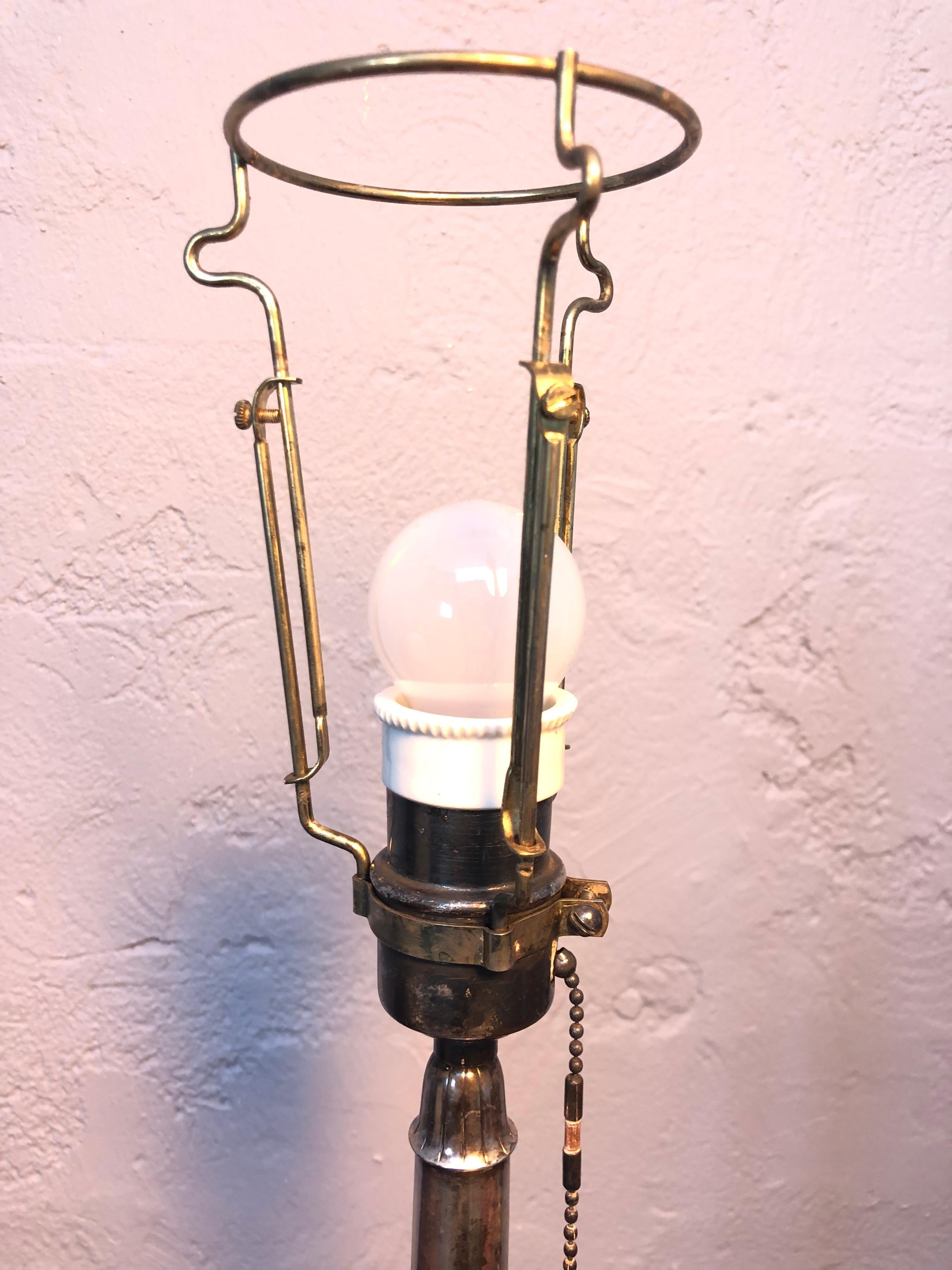 Vernickelte Silber-Art-Déco-Tischlampe aus den 1930er Jahren (Versilberung) im Angebot