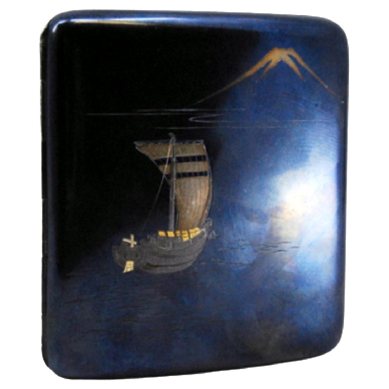 Nickel-plated silver case with Japanese motifs, curved shape, hinged lid For Sale