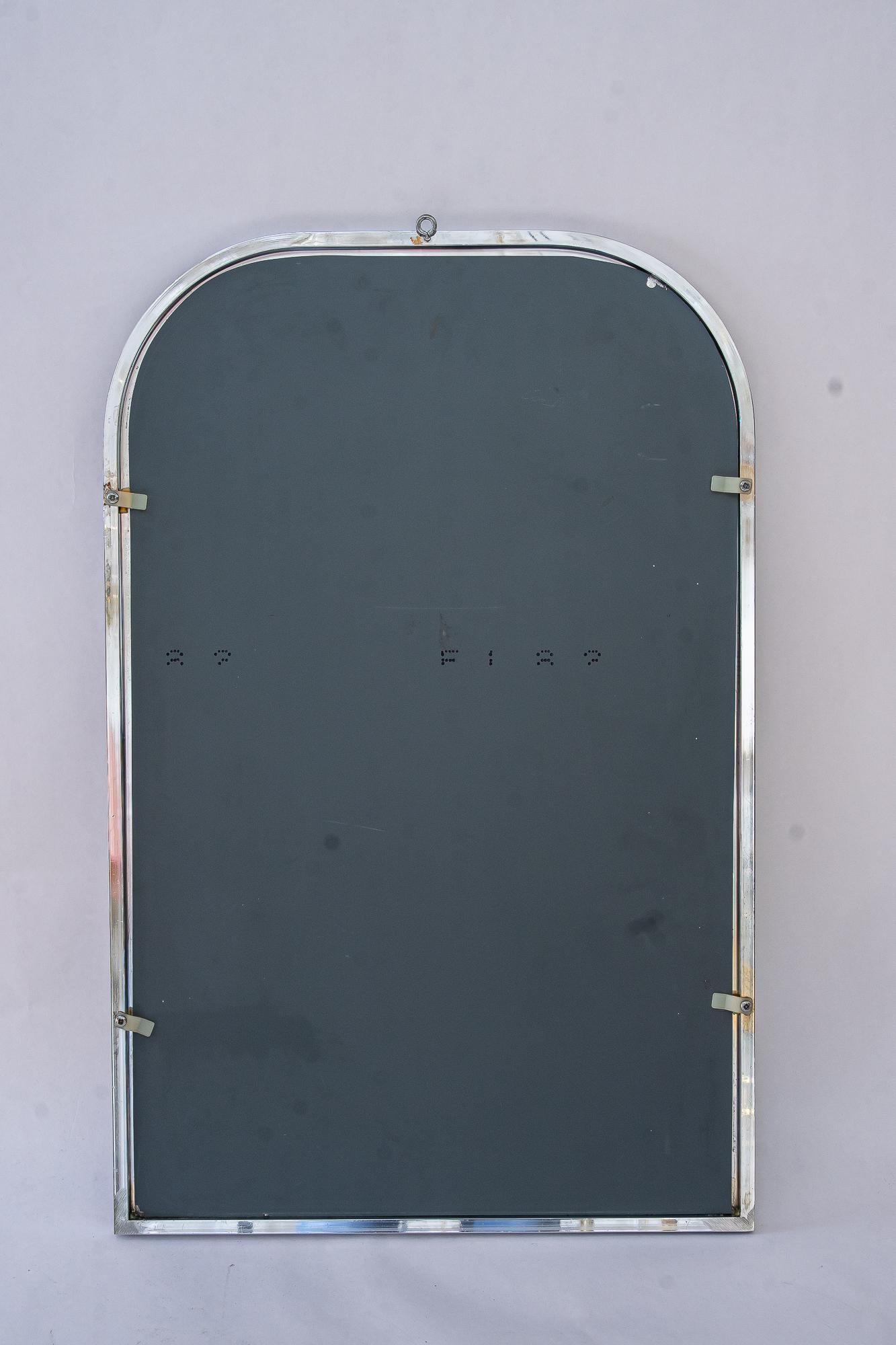 Miroir mural nickelé avec miroir d'origine à l'intérieur vienne vers 1970 Bon état - En vente à Wien, AT