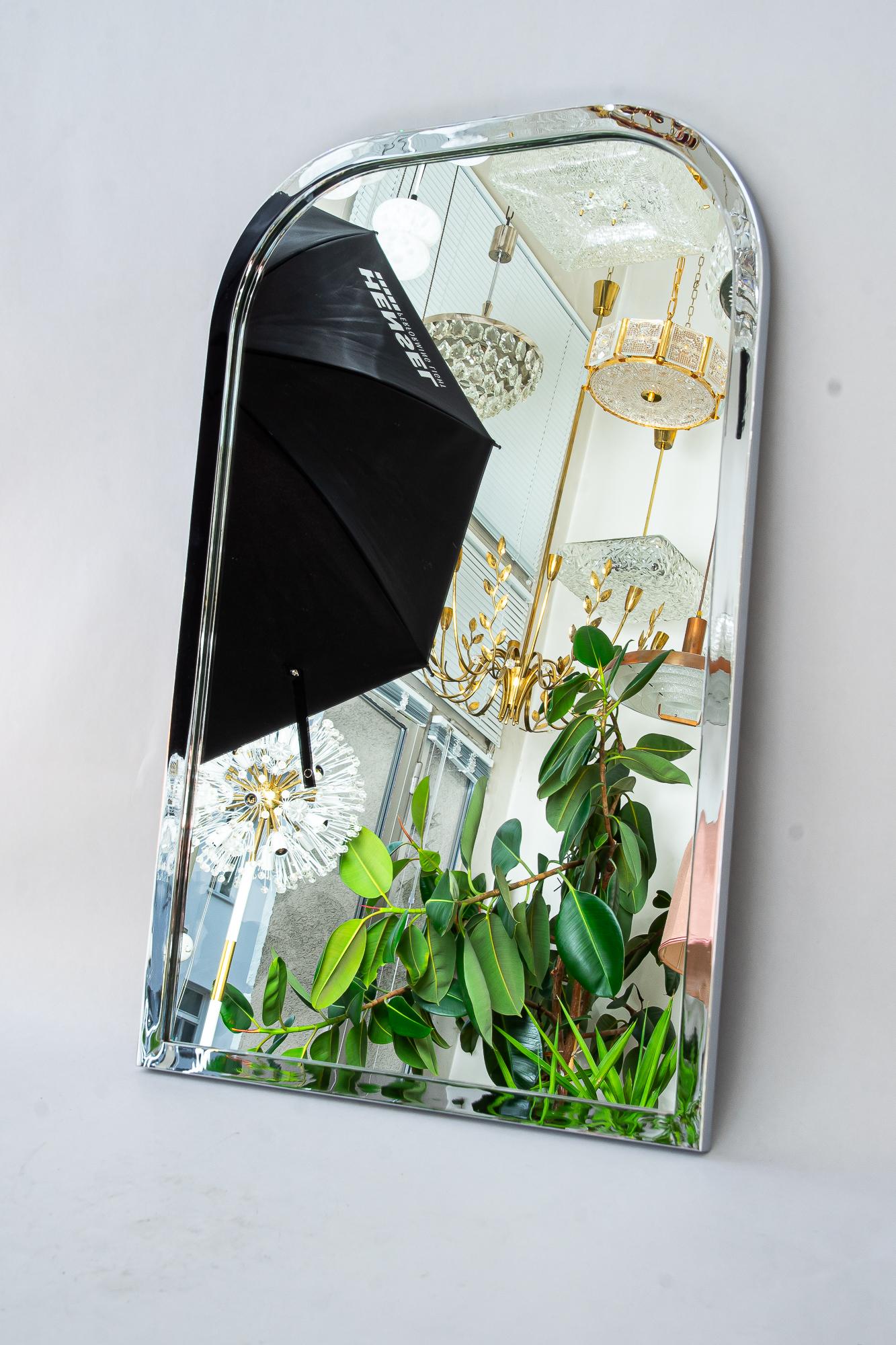 Miroir mural nickelé avec miroir d'origine à l'intérieur vienne vers 1970 en vente 1