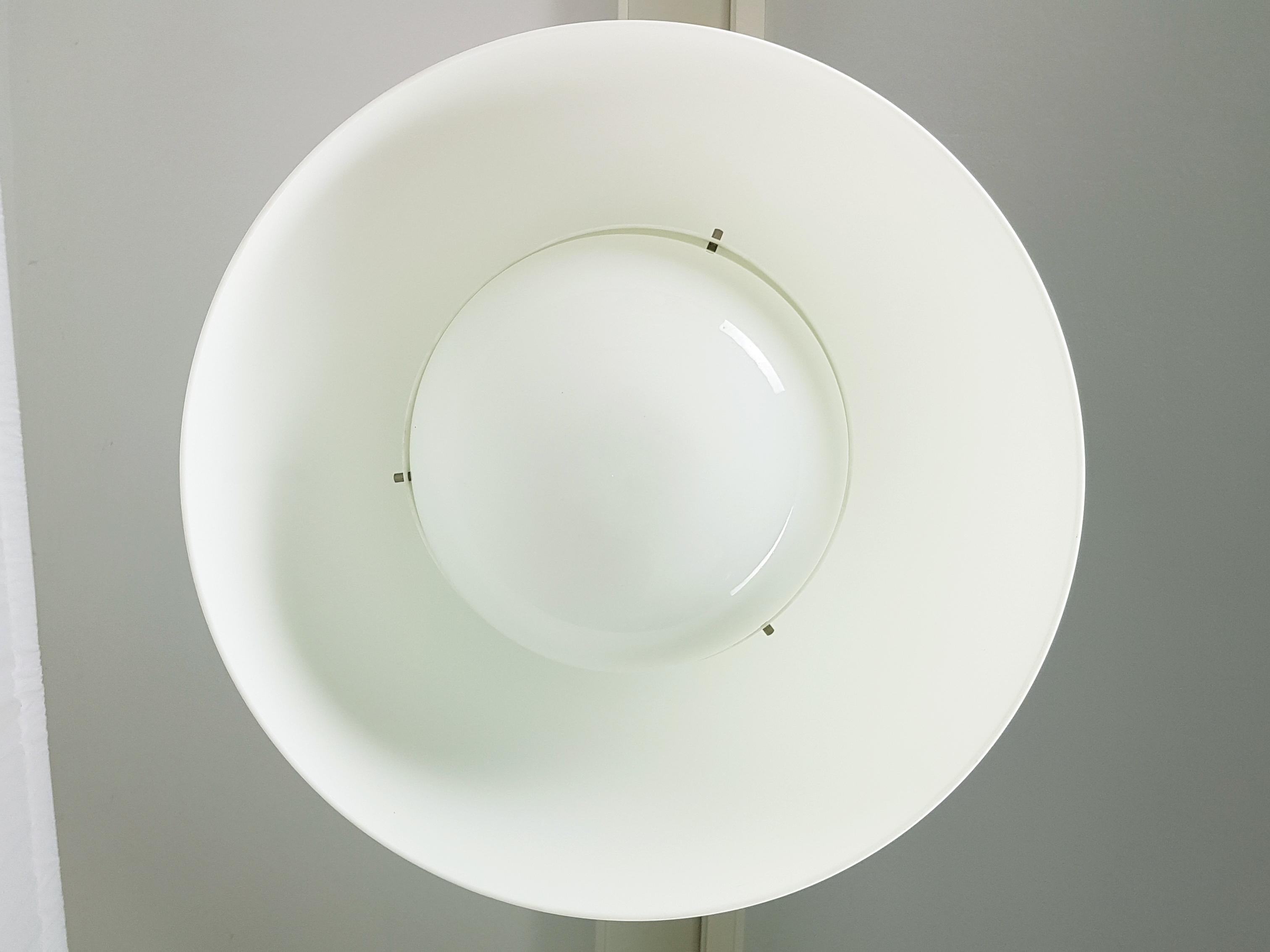 Ère spatiale Lampe à suspension 4005 en laiton nickelé et plastique blanc de Castiglioni pour Kartell, 59 en vente