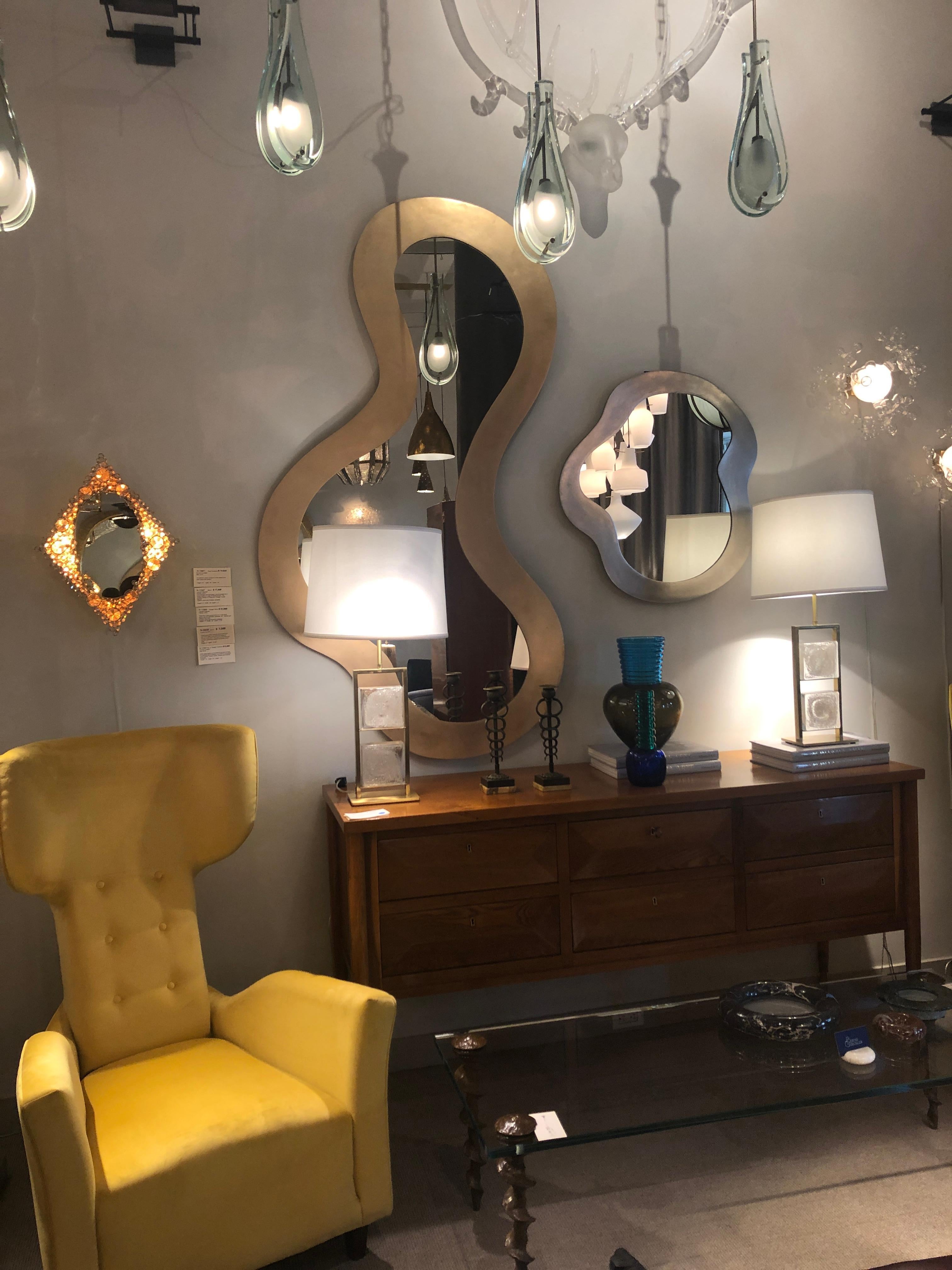 Cloud shape mirrored glass, encompassed by a broad frame of matte nickeled bronze. The smaller version of Chauvat’s “Nuage” model. Signed.
Custom sizes and finishes available.