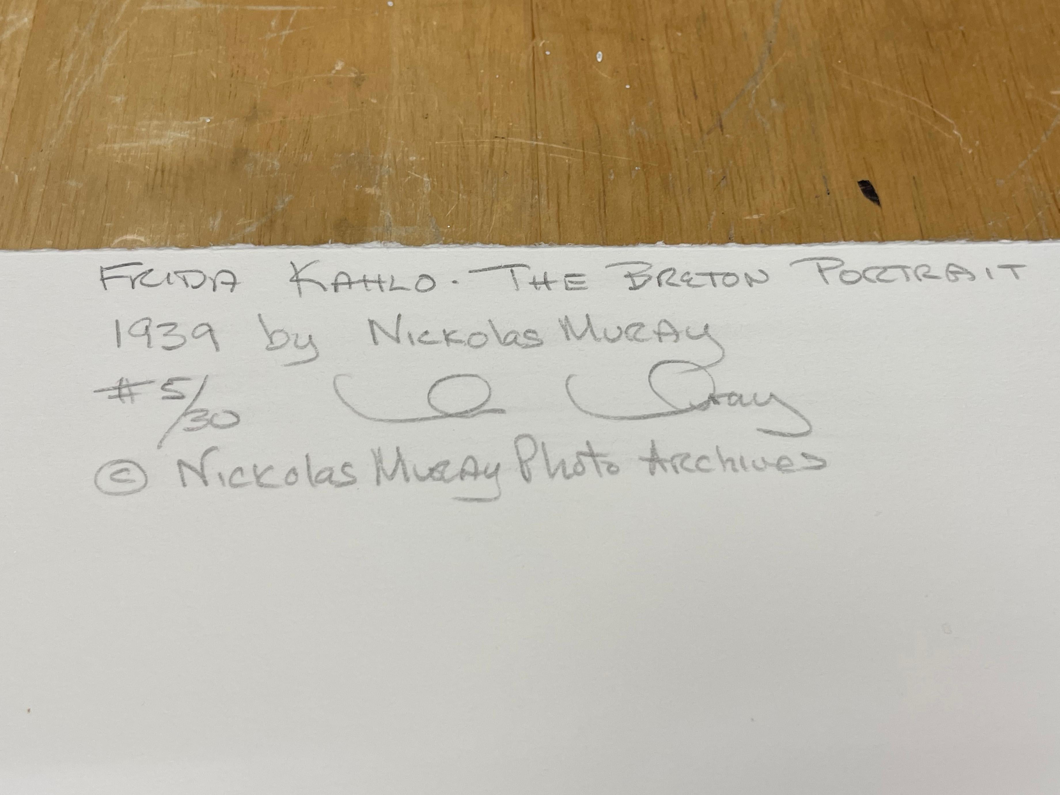 Frida Kahlo, The Breton Portrait – Schwarz-Weiß-Porträt, Celebrity, Frau im Angebot 1