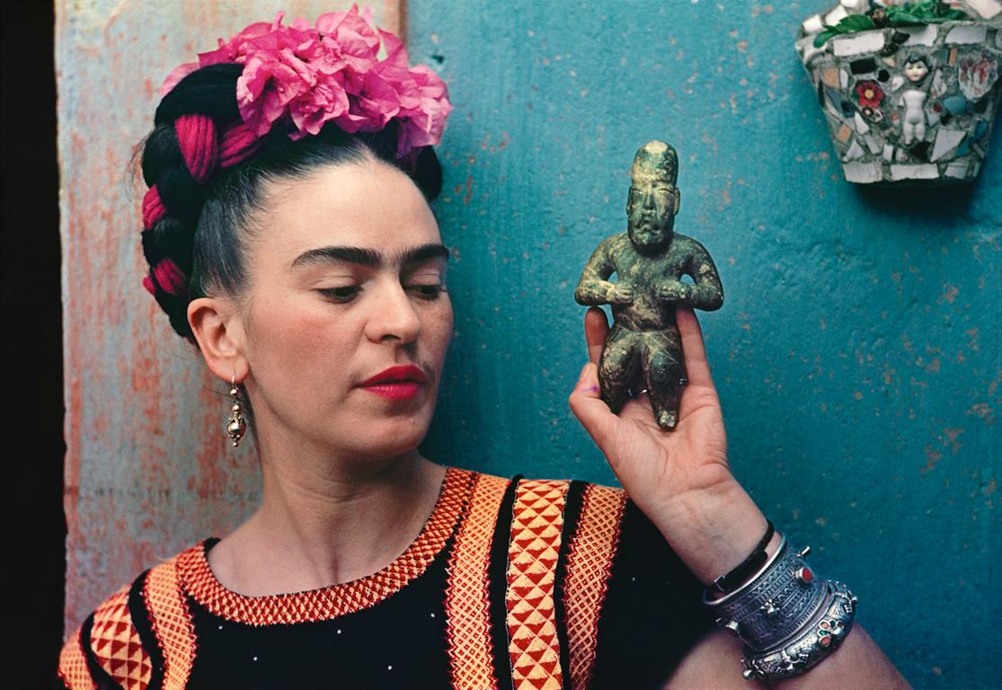 Frida with Idol de Nickolas Muray, 1939, impression pigmentaire au carbone, photographie