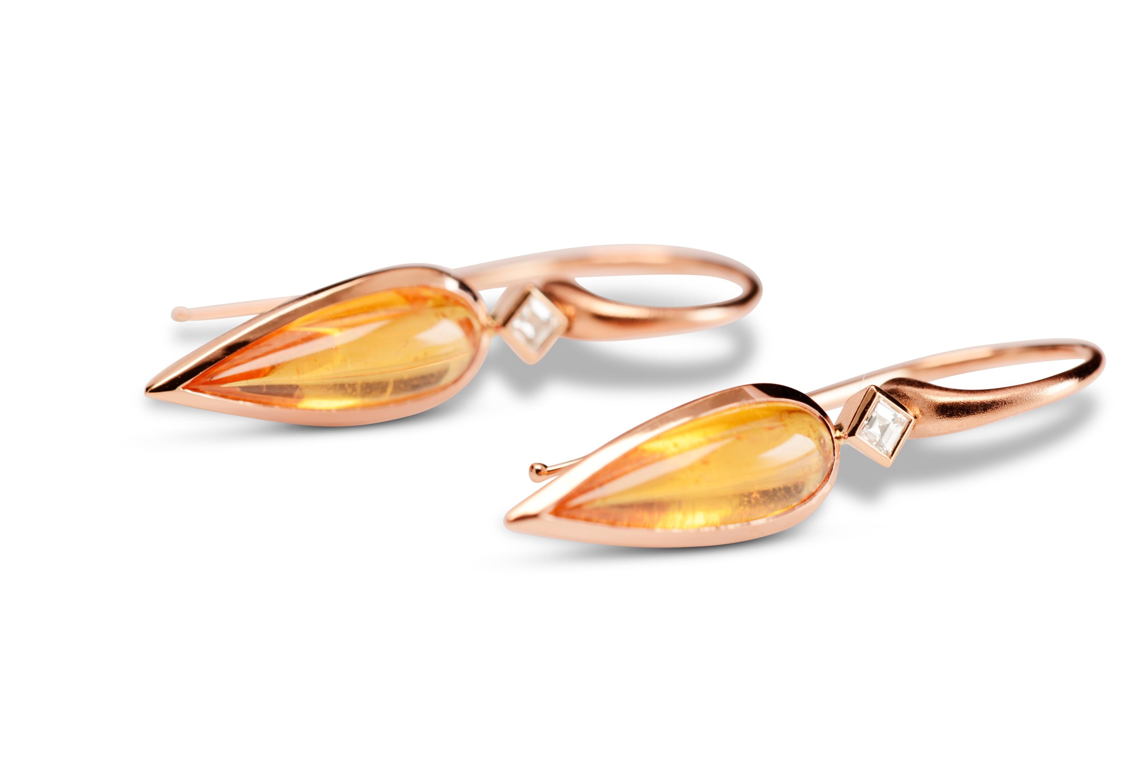 Pear Cut 5.60 Carat Mandarin Garnet and Diamond Drop Earrings 18 Karat Gold For Sale