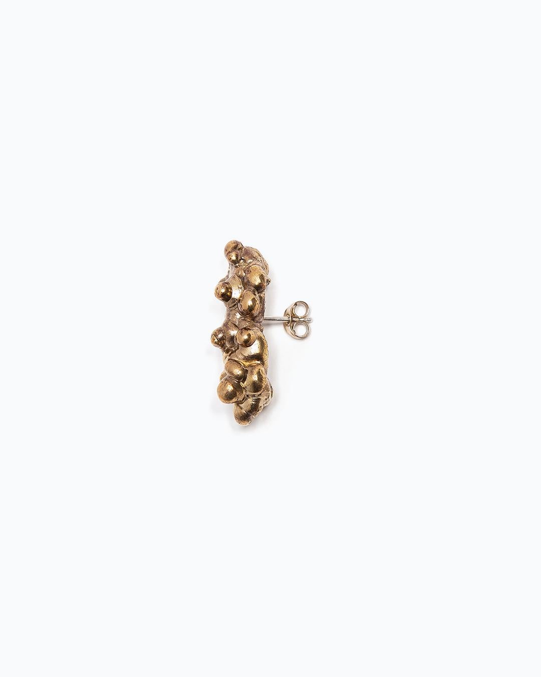 Rigido's NiCl2 is a silver earring with an organic shape and butterfly fastening. Sold as single, this earring is for pierced ears.

Available in Vermeil and Sterling Silver.

Handcrafted in Spain, this is a unique and quality piece.

This earring