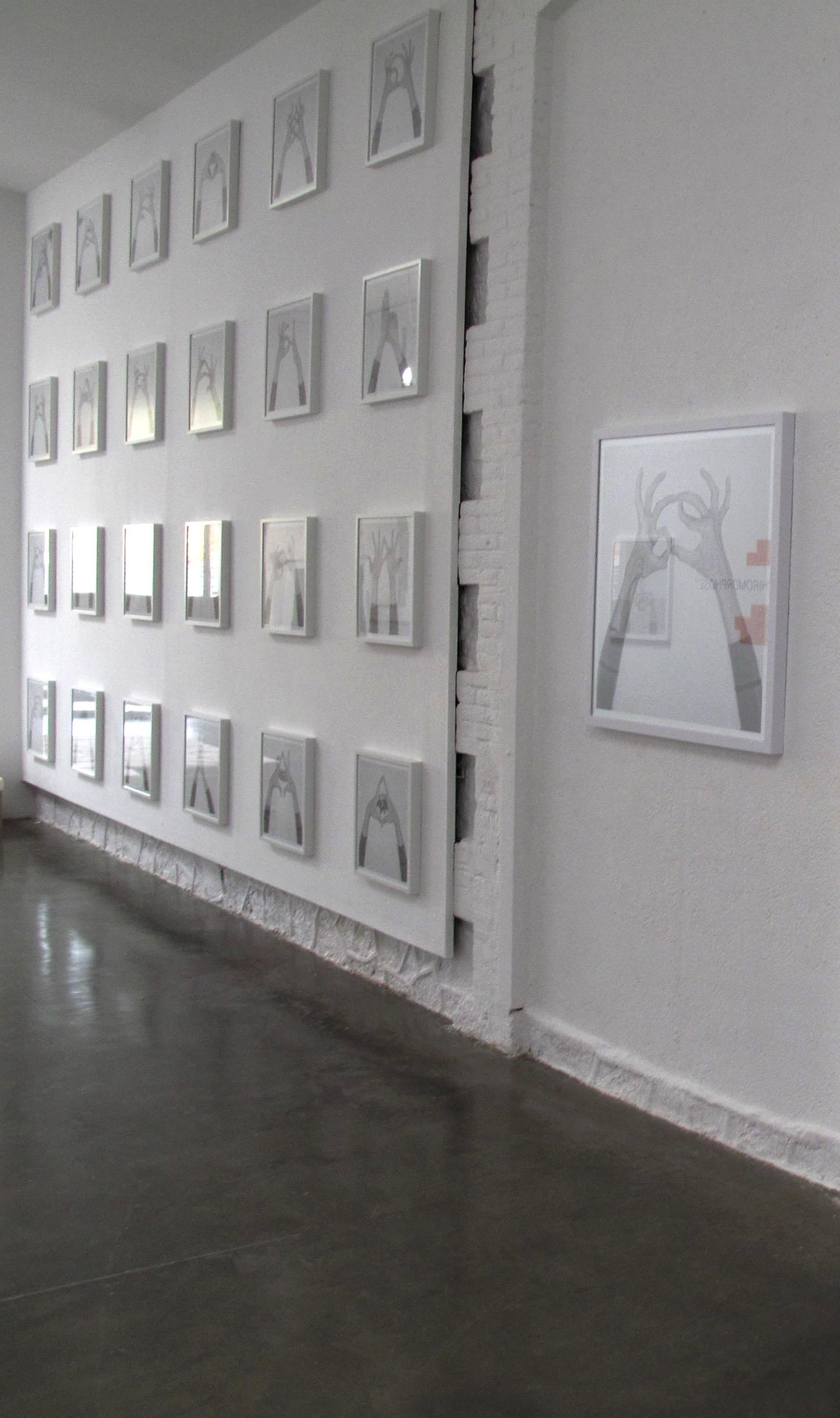 Sin título II. De la Serie Quiromorfosis.  Manos Fotografía en Blanco y Negro en venta 6