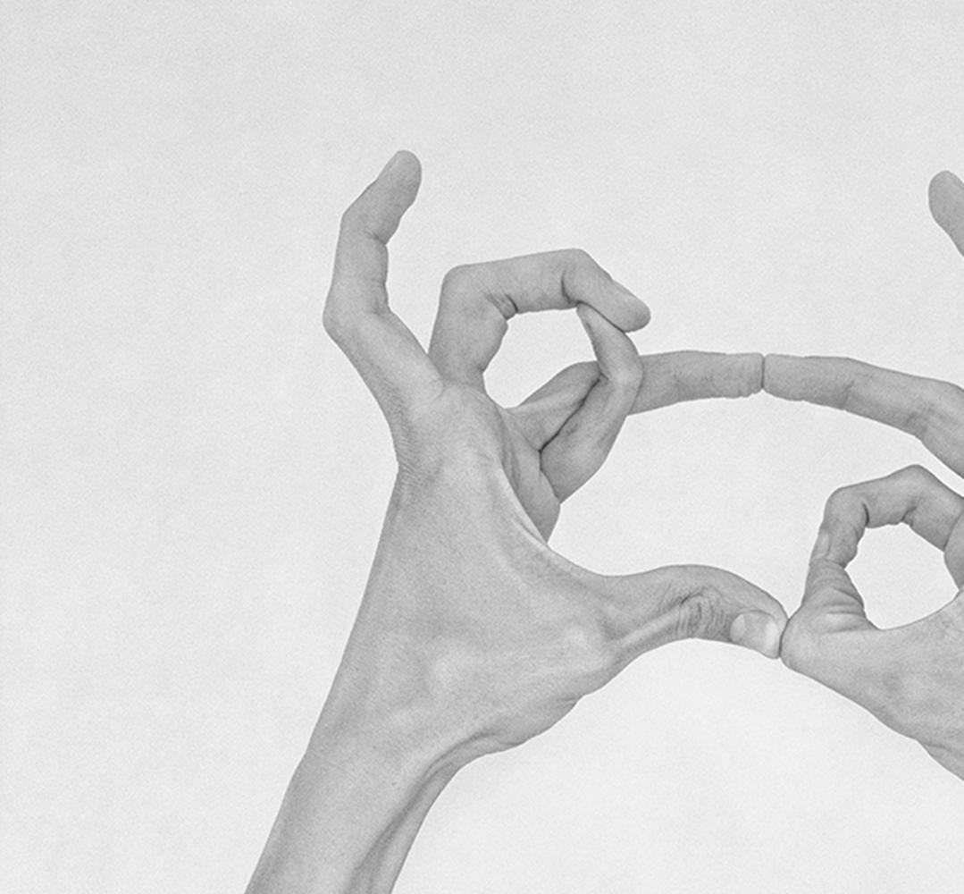Ohne Titel IV. Aus der Serie Chiromorphose.  Die Hände.  Schwarzweiß-Fotografie (Ästhetizismus), Photograph, von Nico Baixas / Gos-com-fuig
