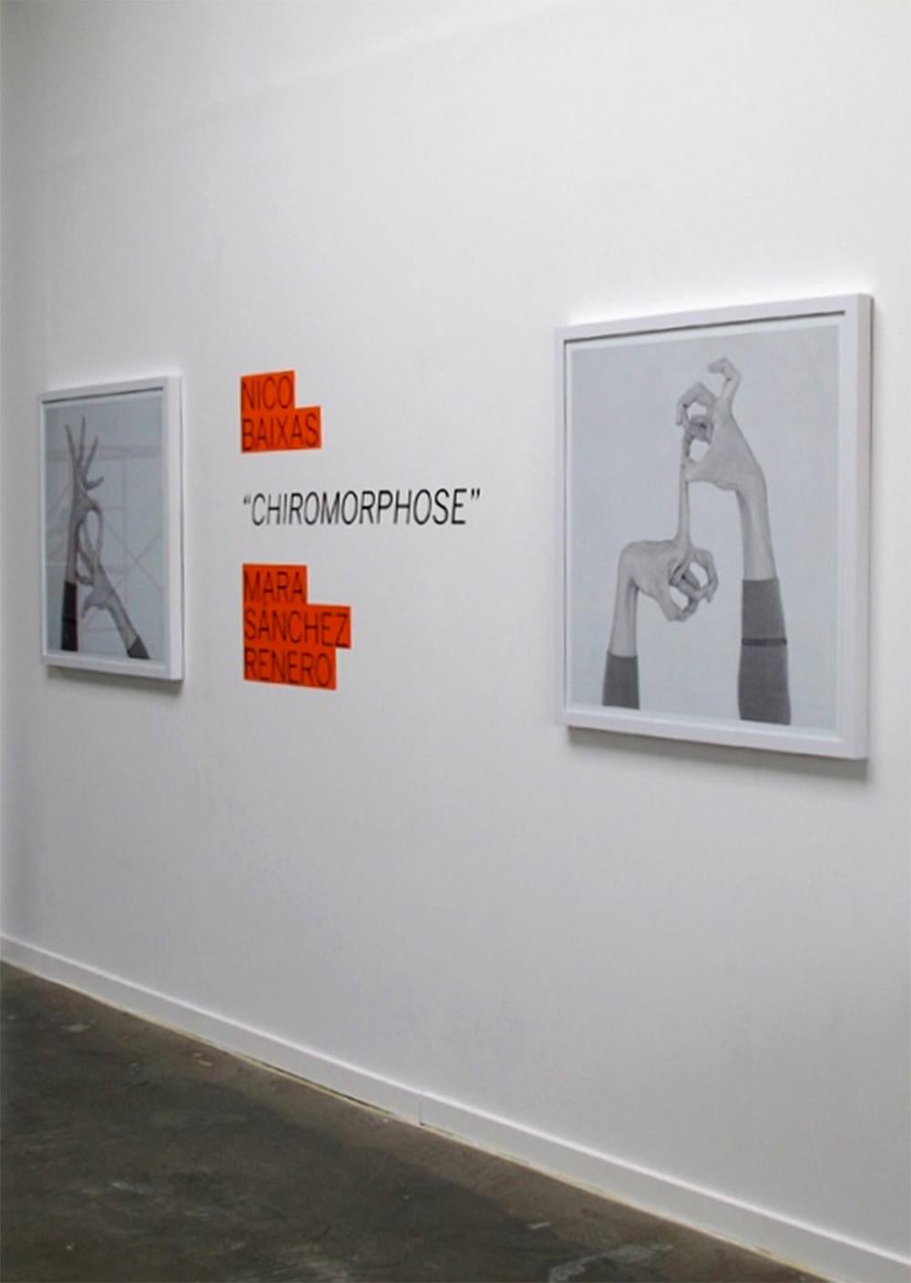 Ohne Titel XIX. Aus der Serie Chiromorphose. Die Hände. Schwarzweiß-Fotografie – Photograph von Nico Baixas / Gos-com-fuig