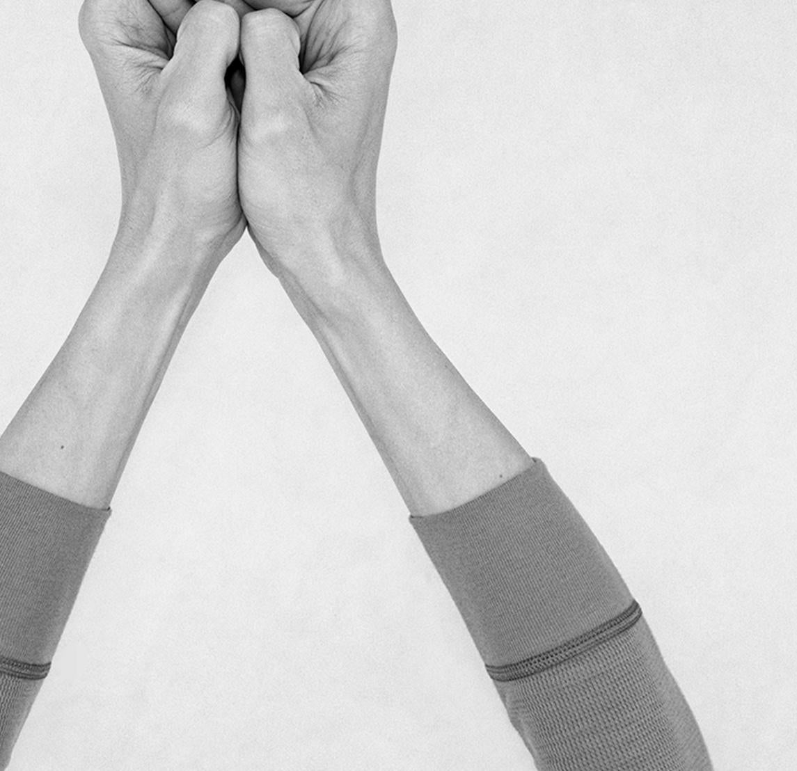 Ohne Titel XXII. Aus der Serie Chiromorphose. Die Hände. Schwarzweiß-Fotografie (Ästhetizismus), Photograph, von Nico Baixas / Gos-com-fuig