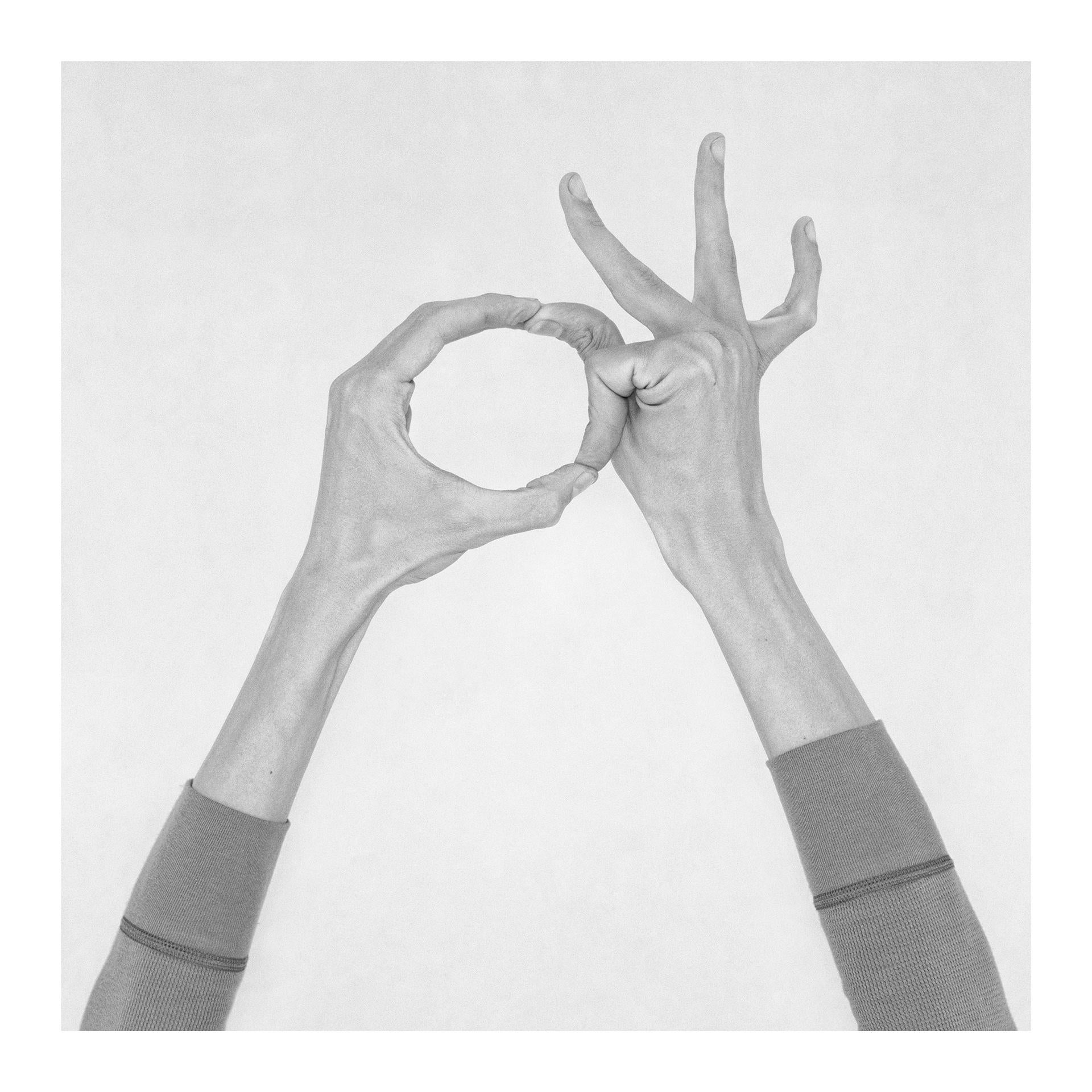 Nico Baixas / Gos-com-fuig Figurative Photograph – Ohne Titel XXXII. Aus der Serie Chiromorphose. Die Hände. Schwarzweiß-Fotografie