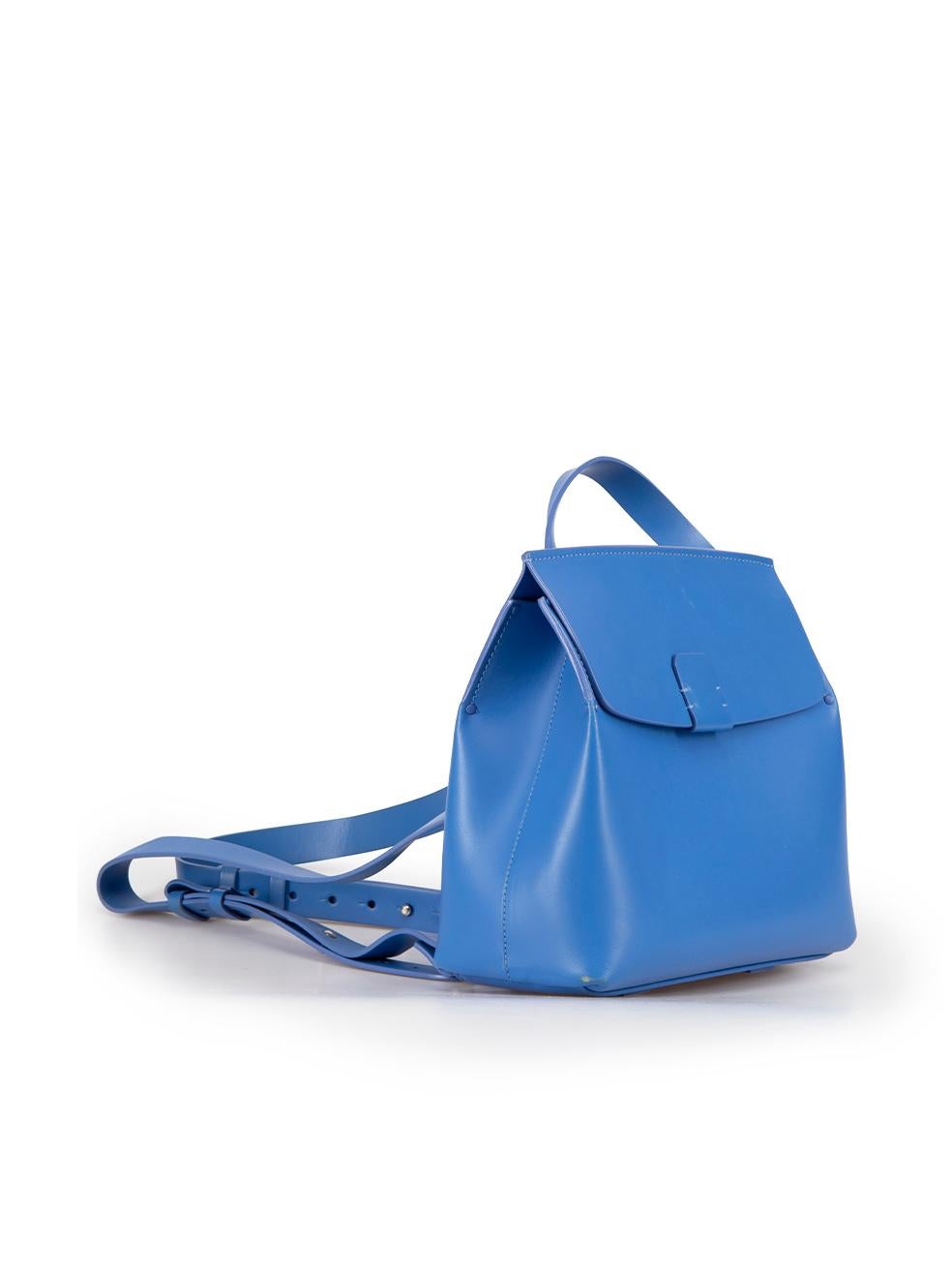 CONDITION is Good. Minor wear to backpack is evident. Light scuffing to outer leather, minor creasing to top flap and scuffing to outer corners on this used Nico Giani designer resale item.
 
Details
Electric blue
Leather
Medium backpack
1x Top