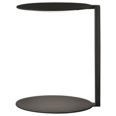 La lampe de bureau Duca en métal gris chaud d'Oluce Gallizia