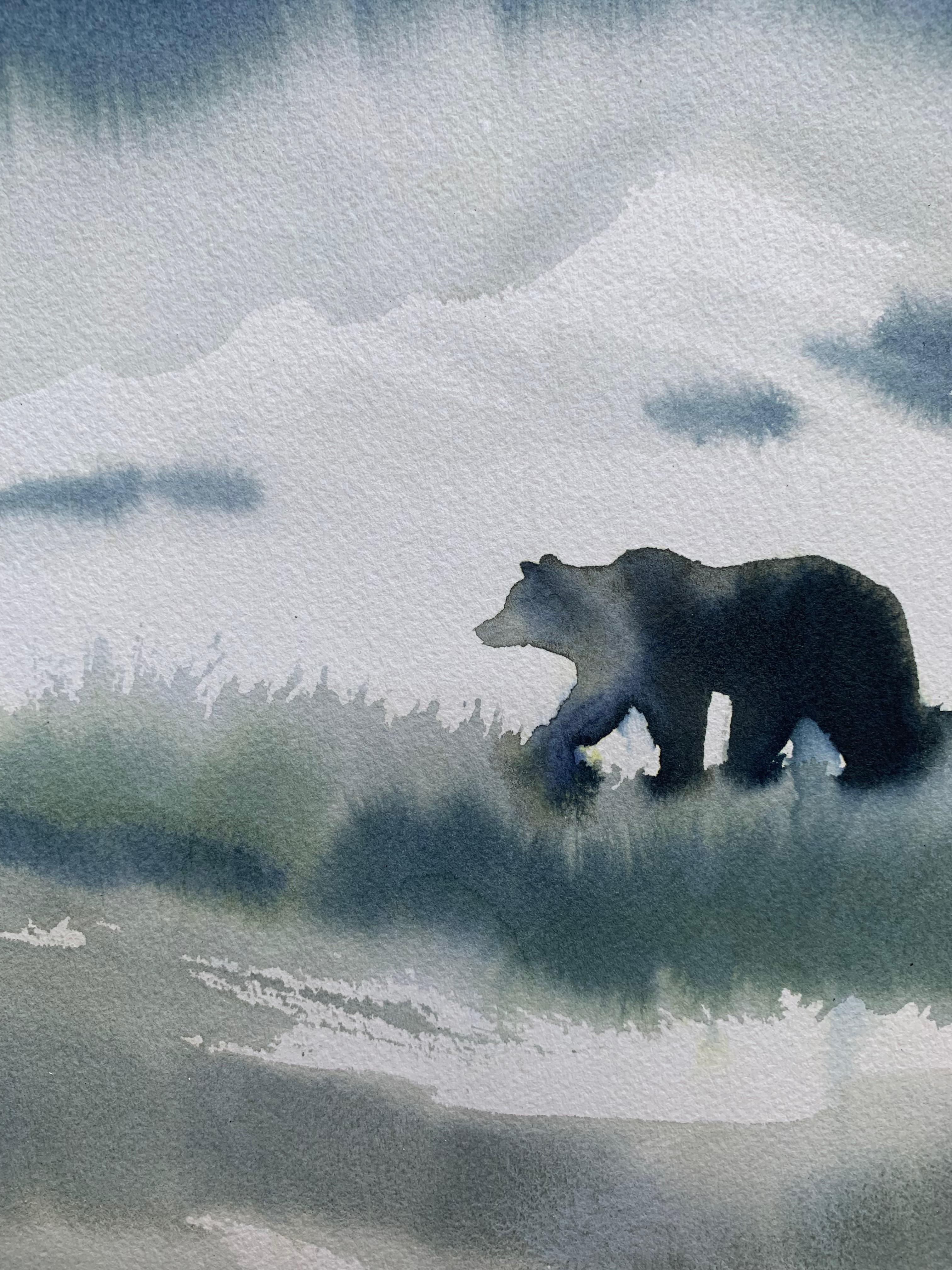 Acquerello con un orso bruno che vaga in un paesaggio verde e blu - Figurative Painting Grigio di Nicola Magrin