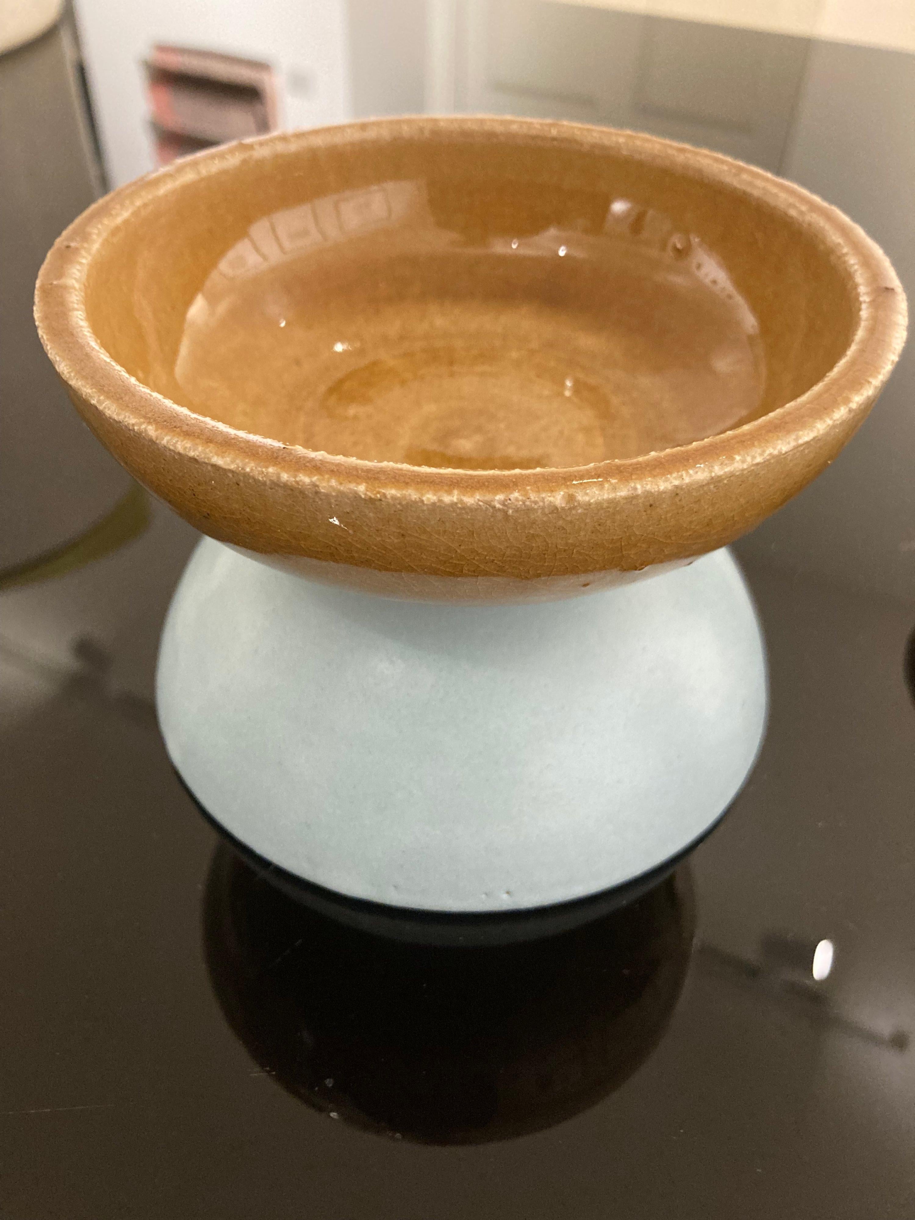 2020
Glasiertes Feinsteinzeug
H9 x T13 cm