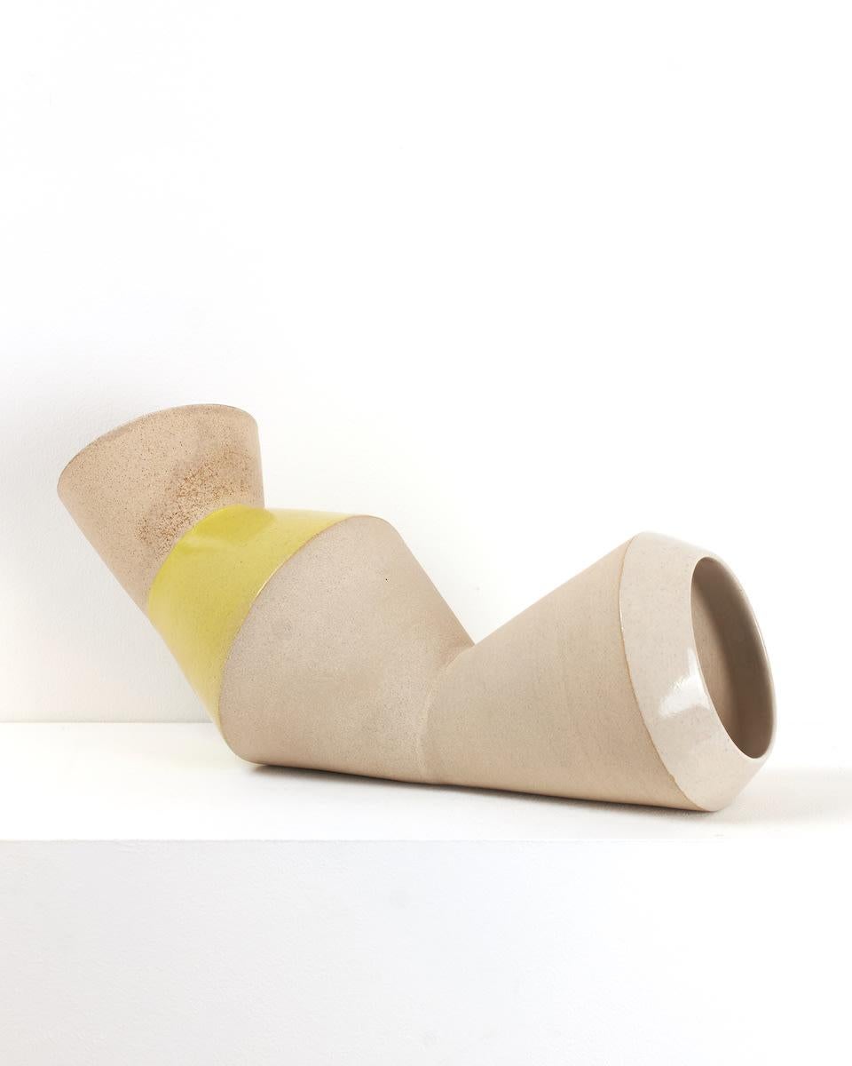 2018
Grès ciselé et émaillé à la main
H19 x W16 x D40 cm