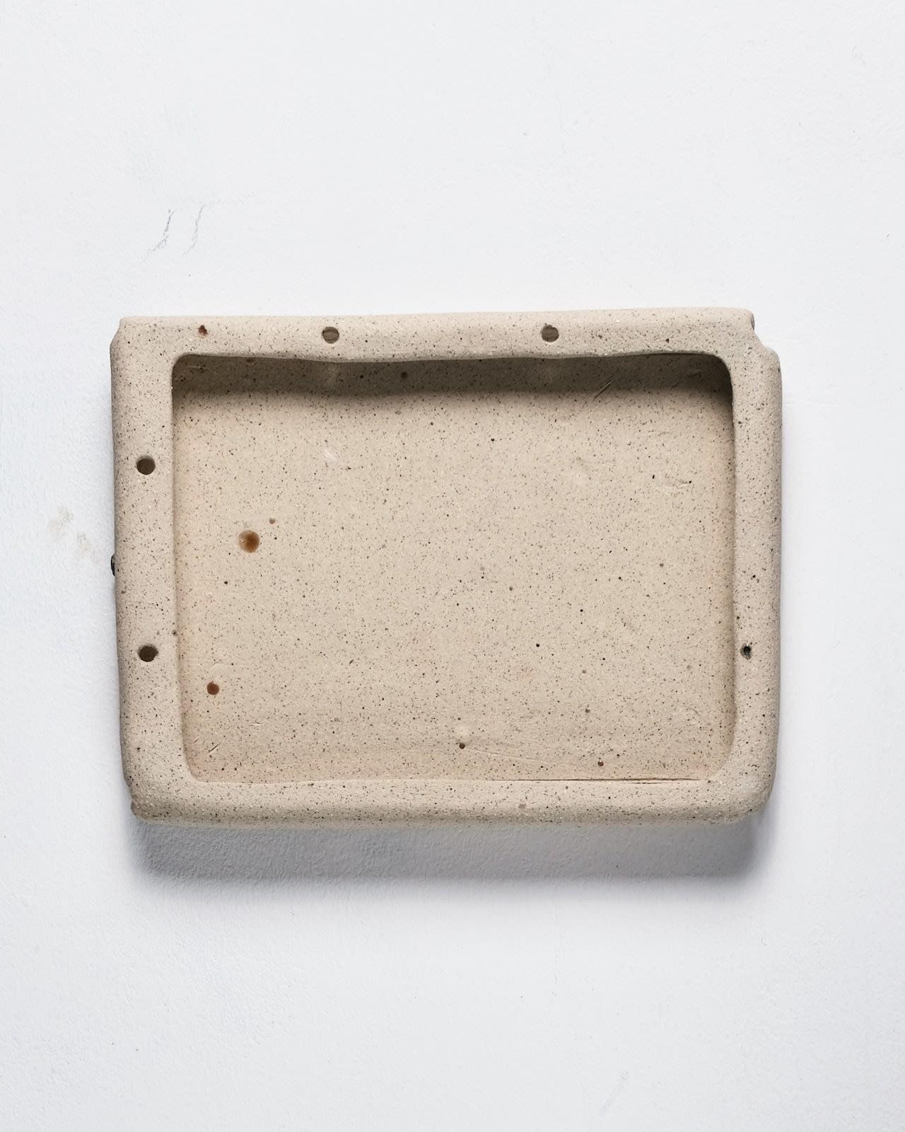 Coloured Kohiki slip on stoneware
H15.5 x W20.5 cm