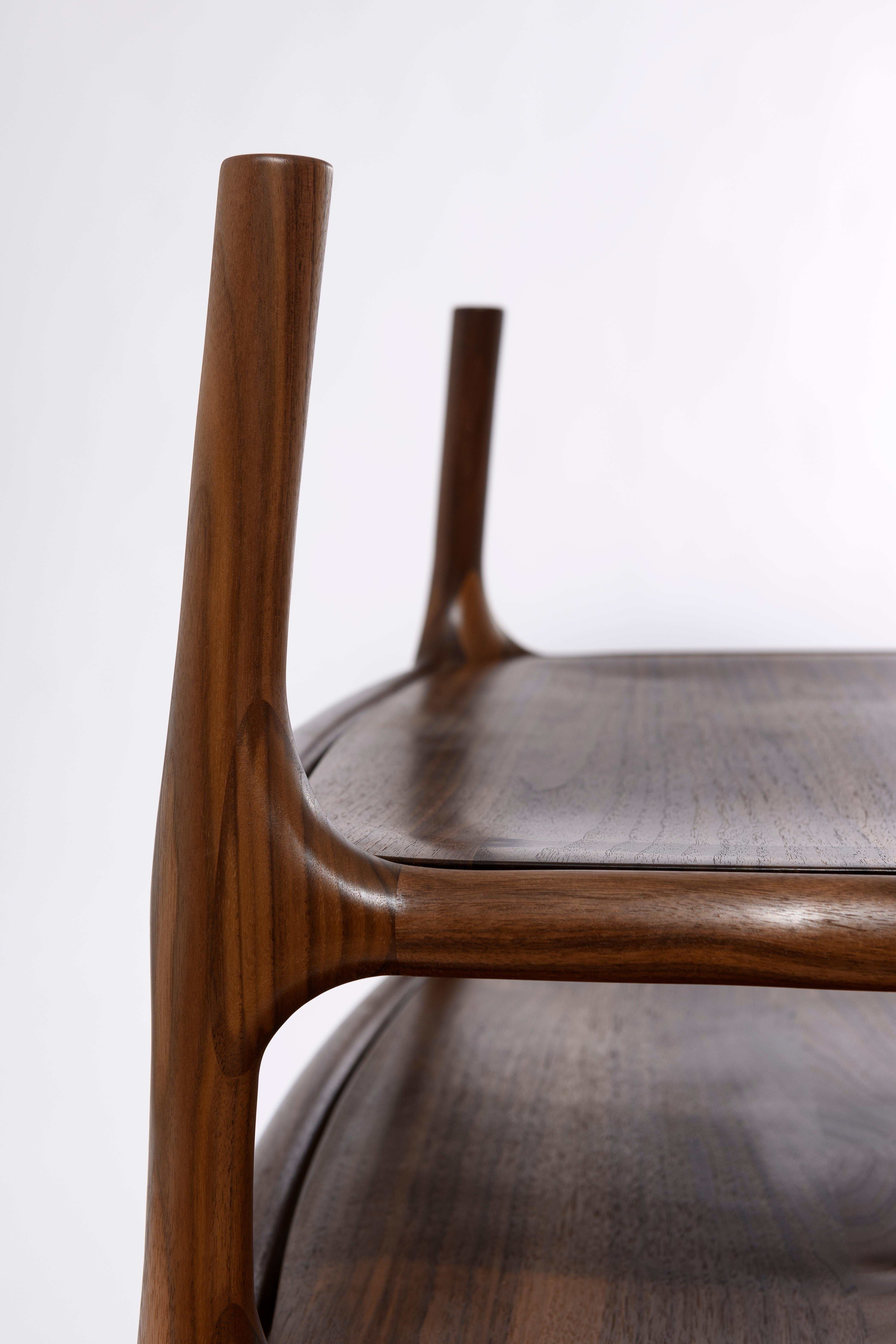 Postmoderne Table basse en noyer Nicola par Atelier Blouberg en vente