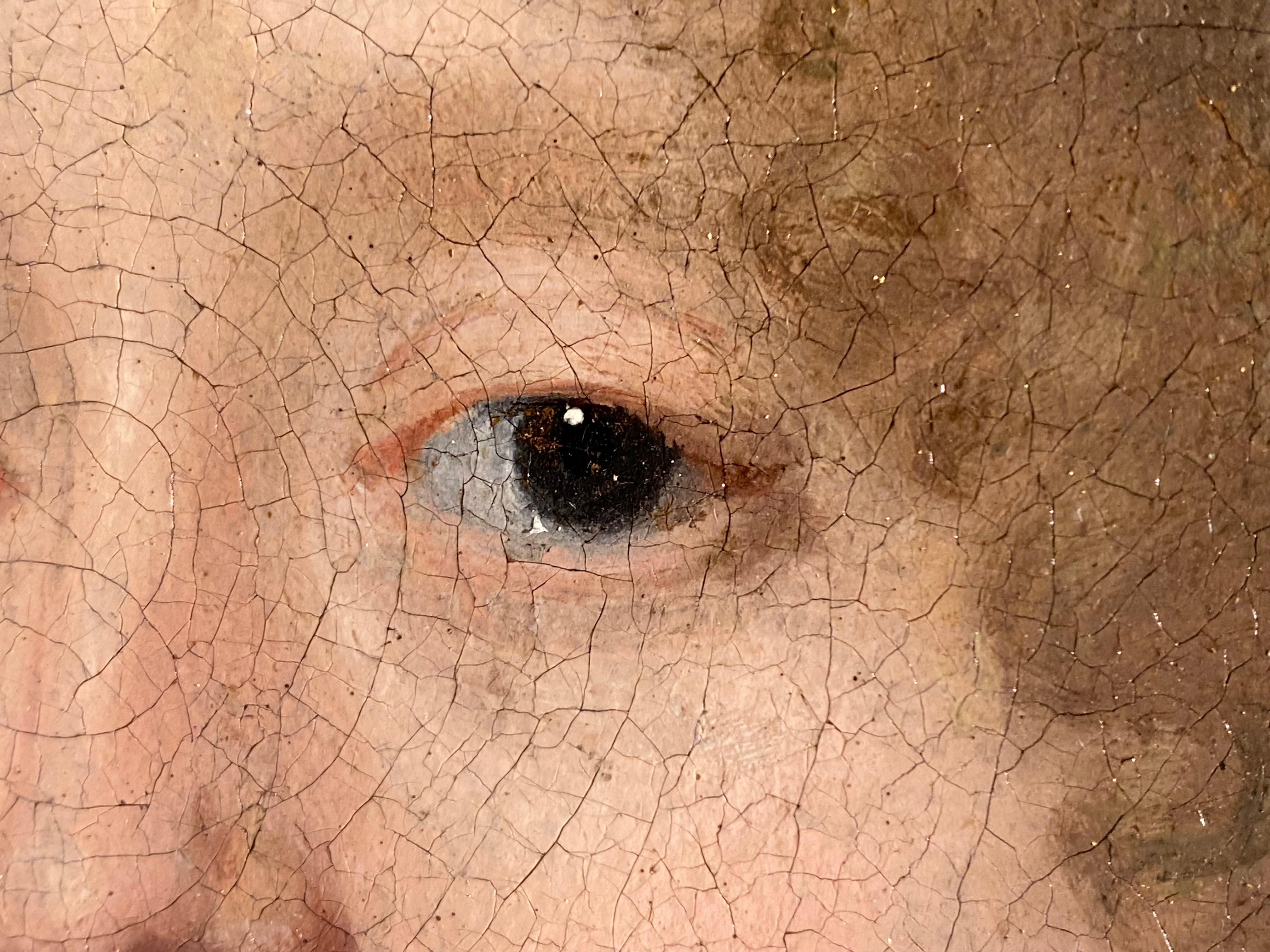 Très beau portrait de maître d'une jeune femme du 17ème siècle attribué à Nicolaes Maes.

Ce portrait délicat dépeint une beauté aux cheveux blonds bouclés et aux yeux bruns. Elle tient élégamment son écharpe de soie chatoyante et sourit doucement