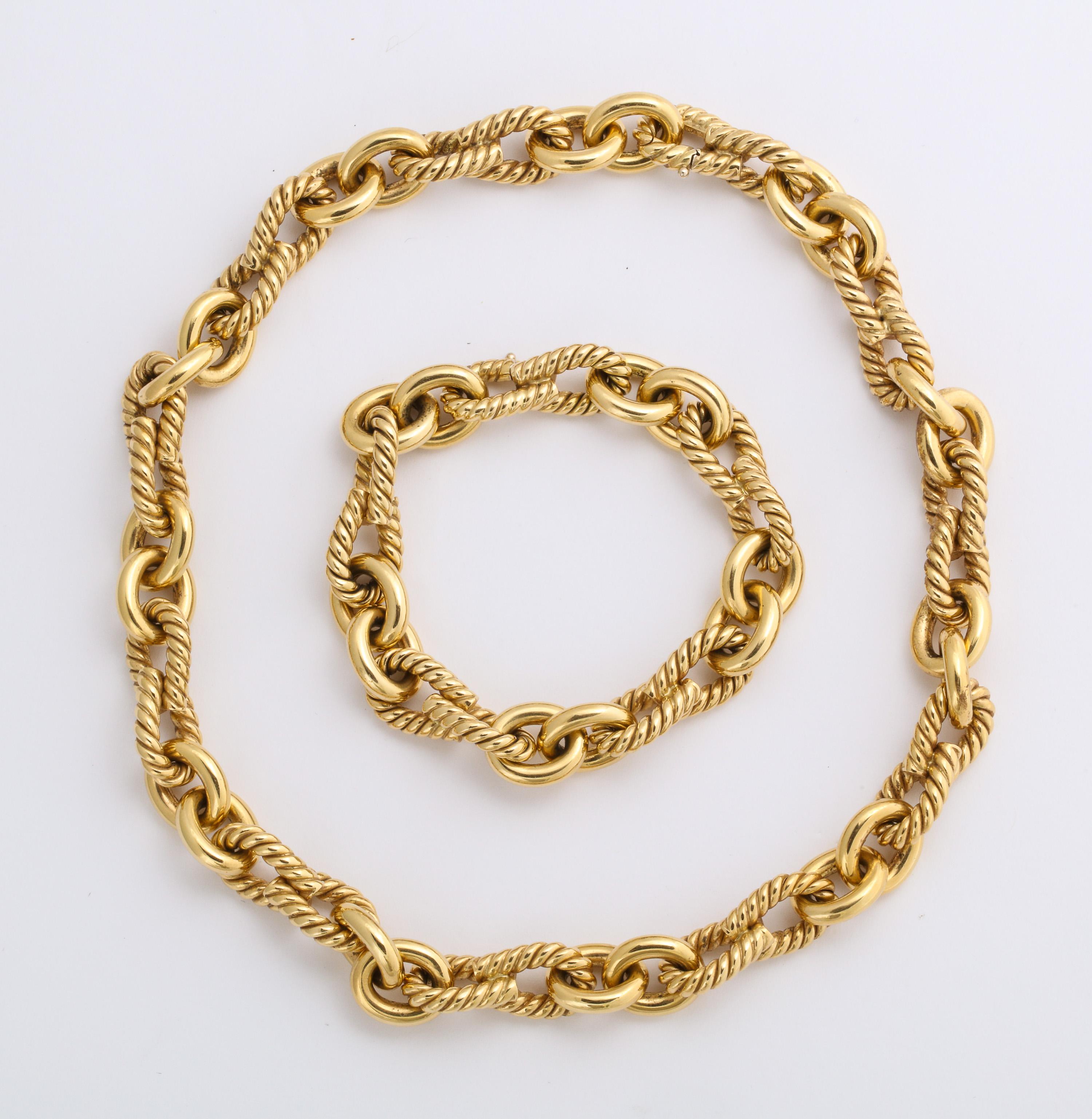 18Kt Yellow Gold Neckace .\&Bracelet Set.  Signed Nicolis Cola & bears double makers mark.  Can be worn separately or together to make one longer piece.
Very Italian & very high style.  Sophistication at its best.  Both sexy & ladylike.  Ca 1980