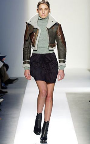Nicolas Ghesquiere for BALENCIAGA fall 2003 cropped shearling aviator jacket For Sale 7