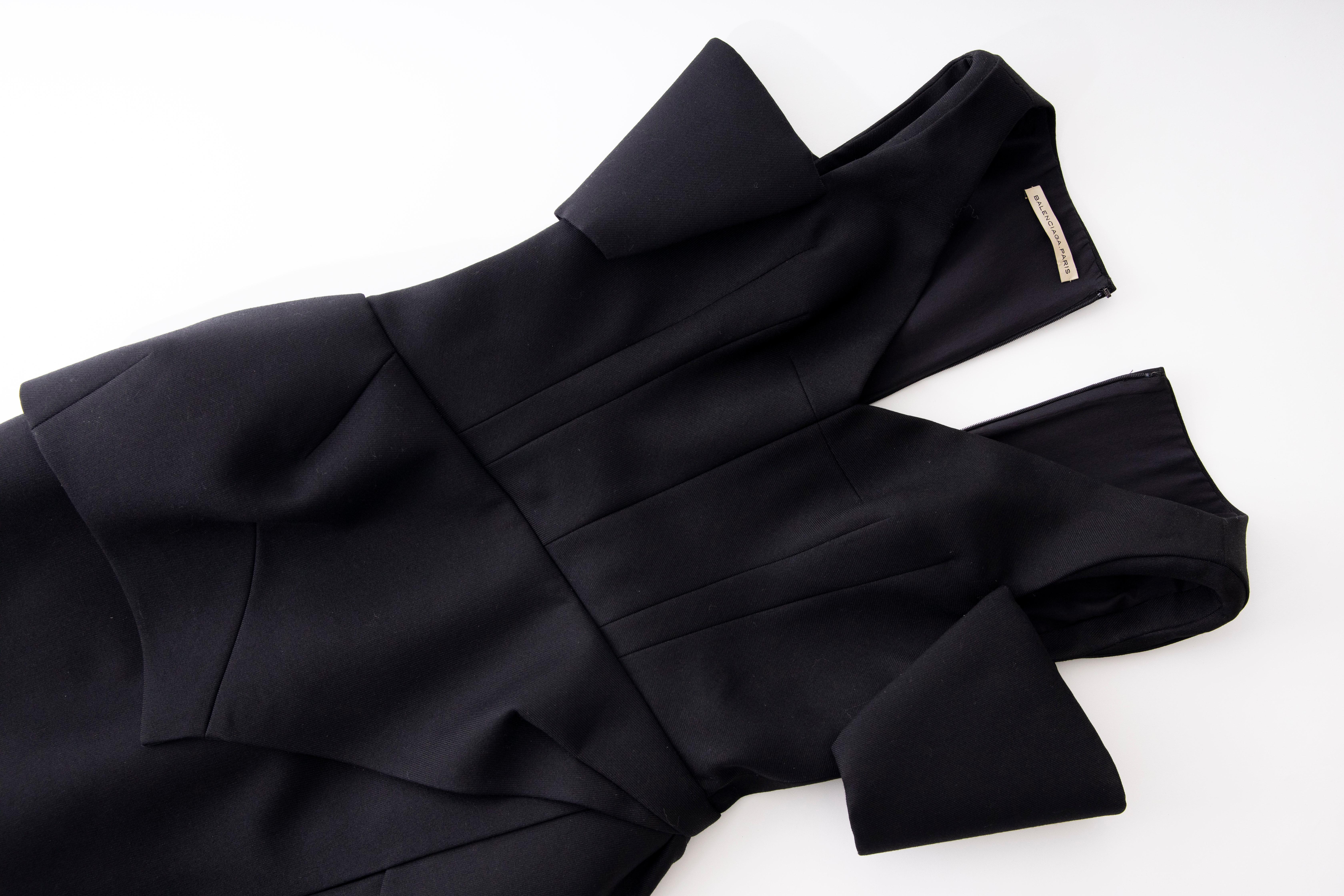 Nicolas Ghesquière for Balenciaga Runway Black Wool Structured Dress, Fall 2008 For Sale 7