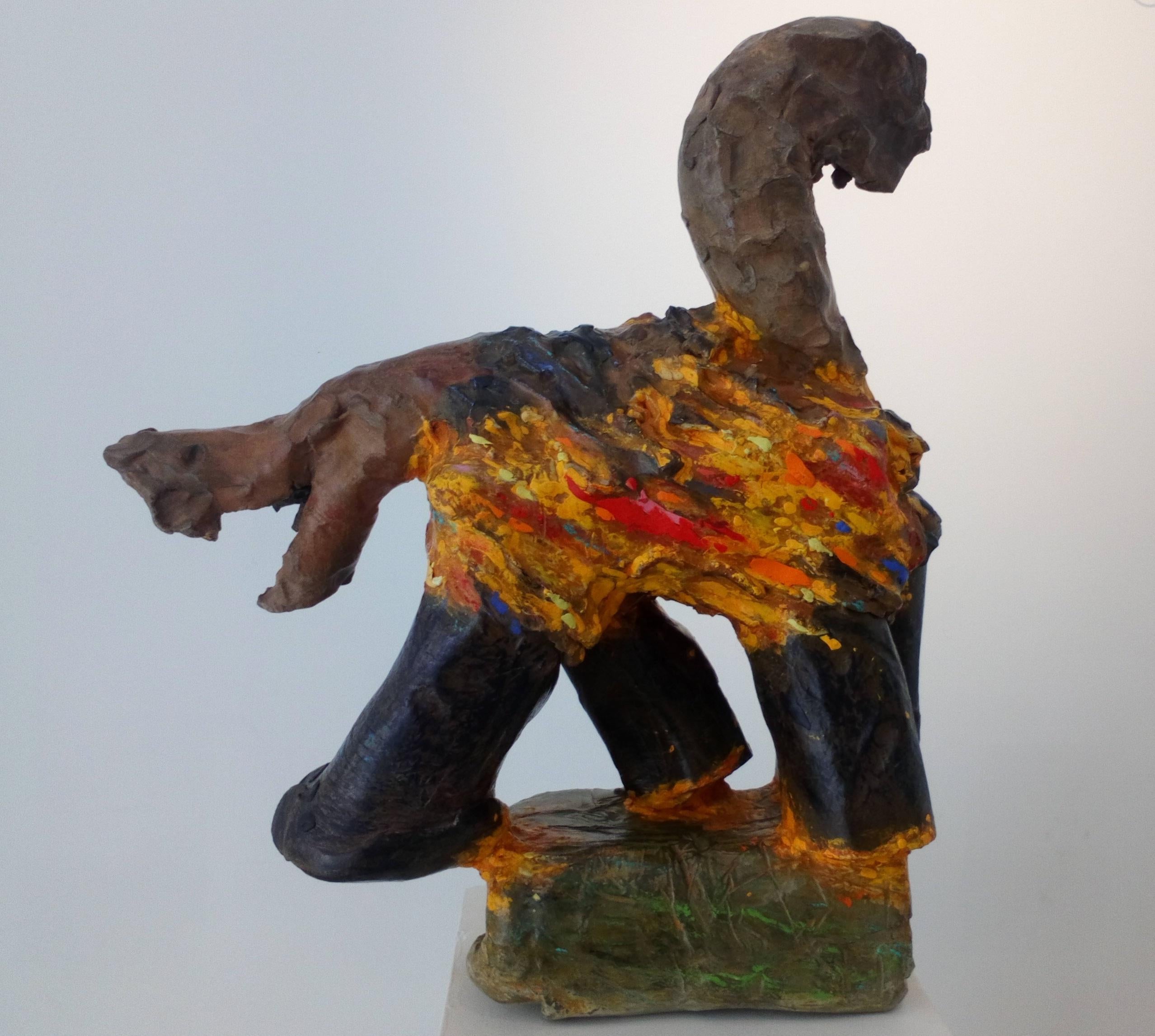 Schreibtisch (Wolverine) Nicolas Kennett Zeitgenössische Skulptur Tier Terrakotta 