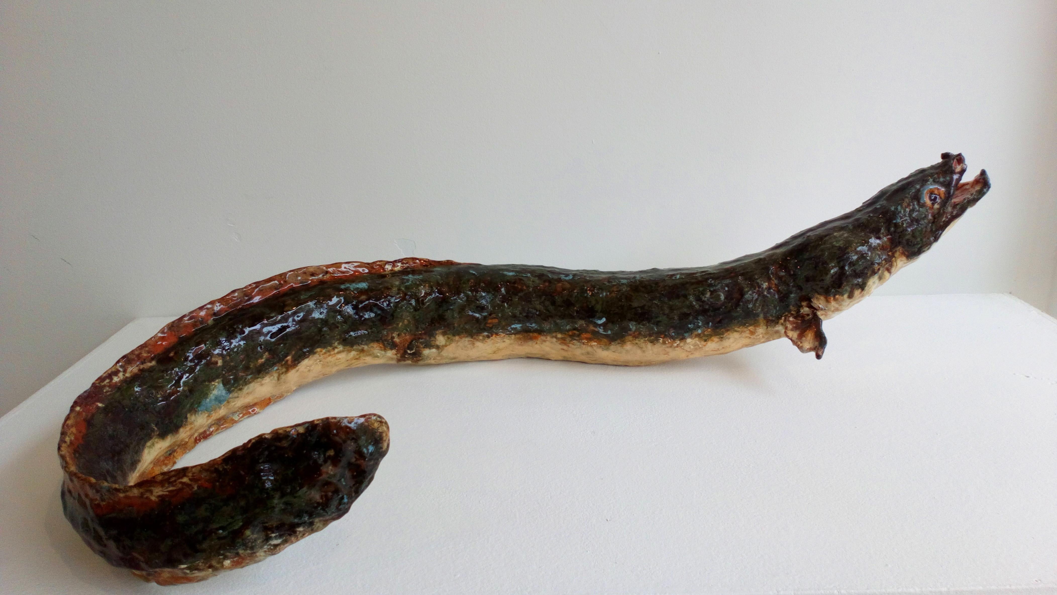 Sculpture contemporaine d'anguille en terre cuite en forme de poisson de la nature de Nicolas Kennett en vente 4