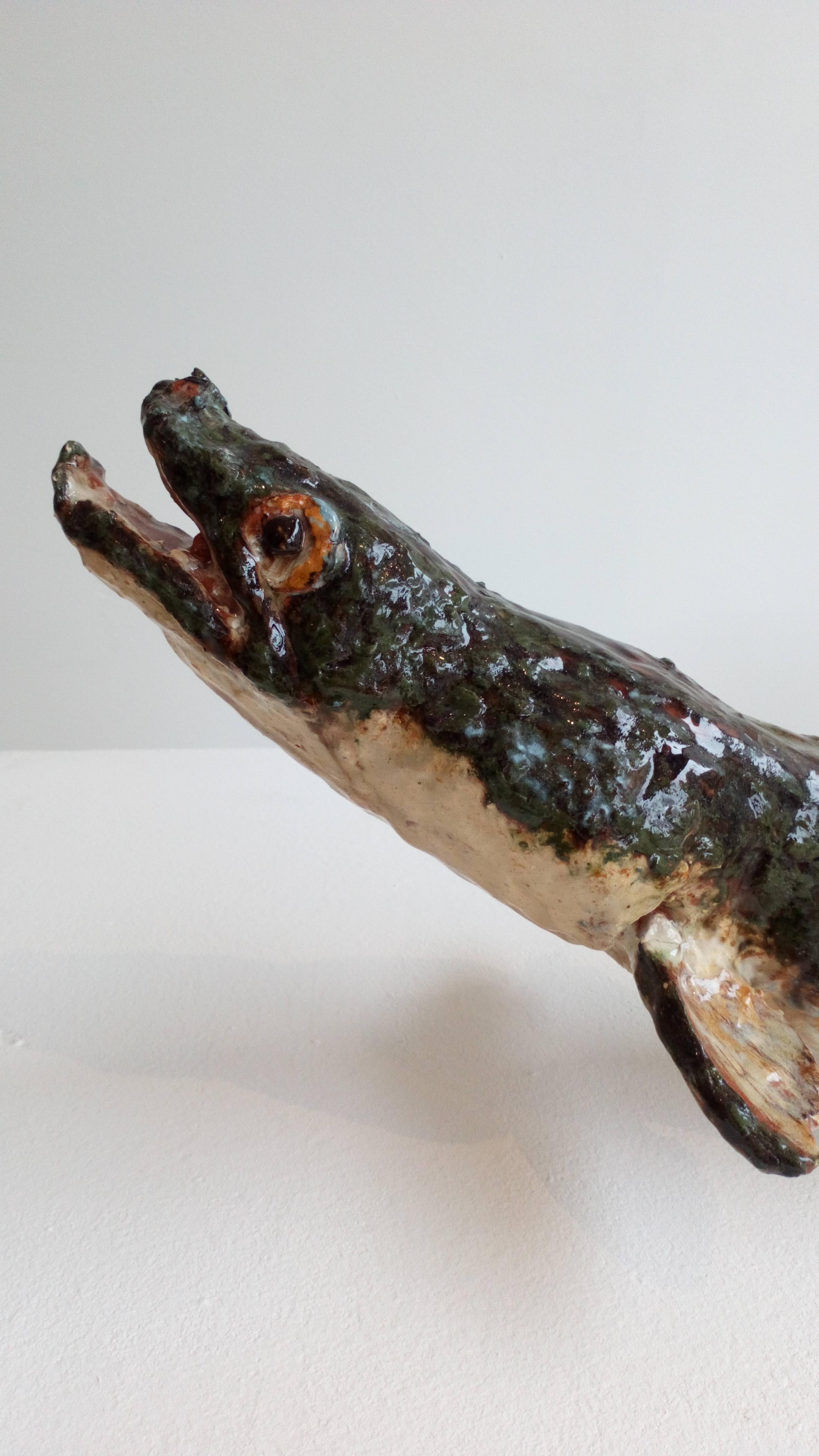 Sculpture contemporaine d'anguille en terre cuite en forme de poisson de la nature de Nicolas Kennett en vente 6