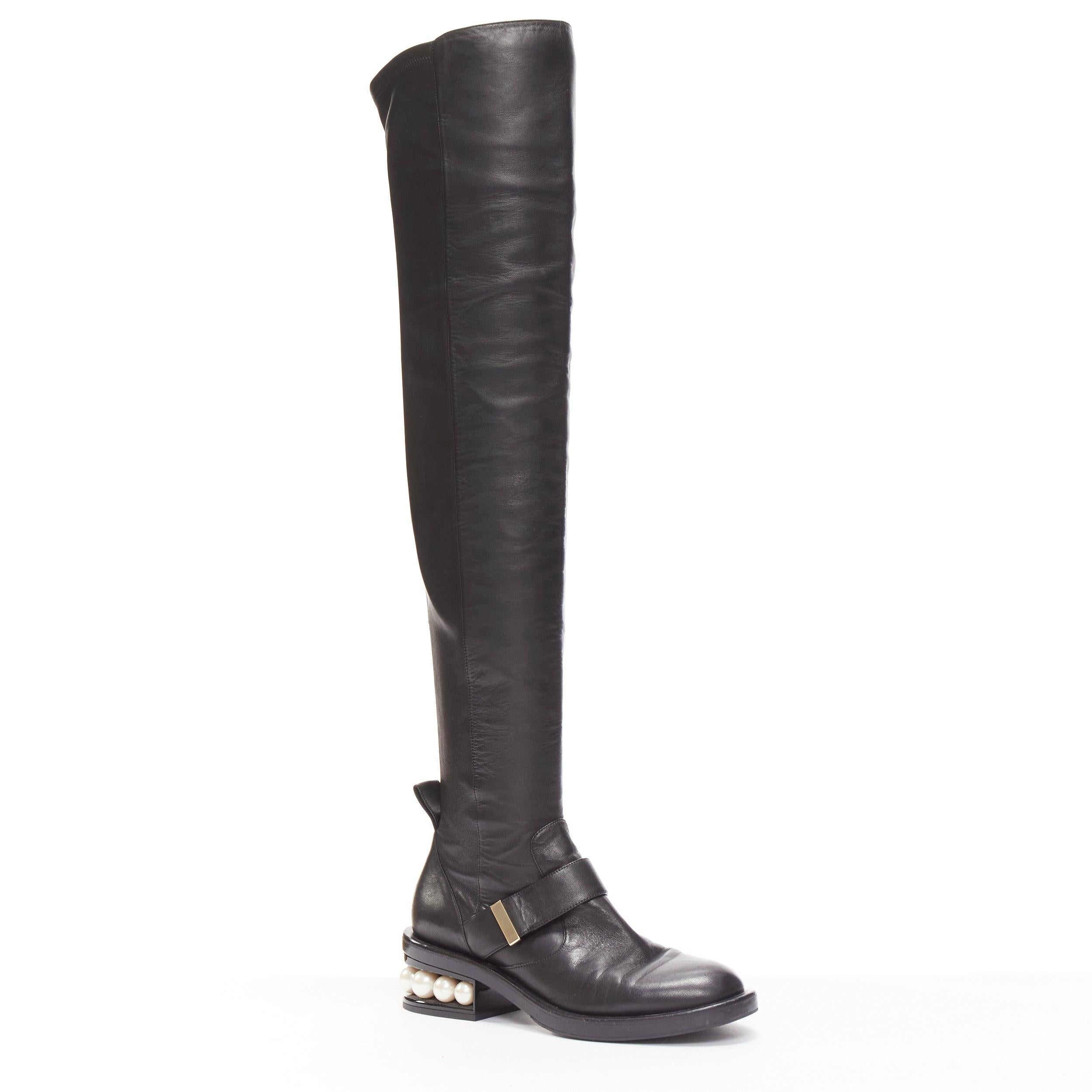 Noir Bottes hauteur genou noires embellies de perles NICOLAS KIRKWOOD EU37,5 en vente