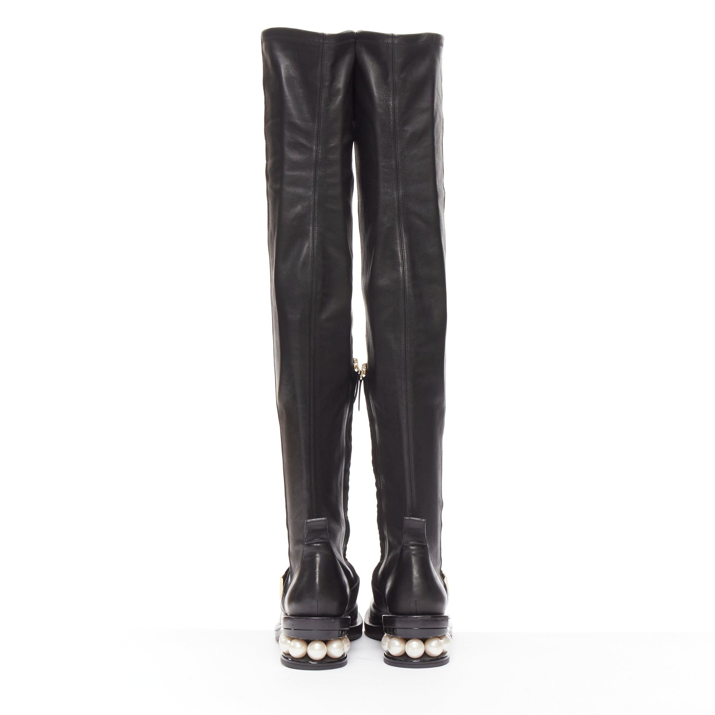 Bottes hauteur genou noires embellies de perles NICOLAS KIRKWOOD EU37,5 en vente 1