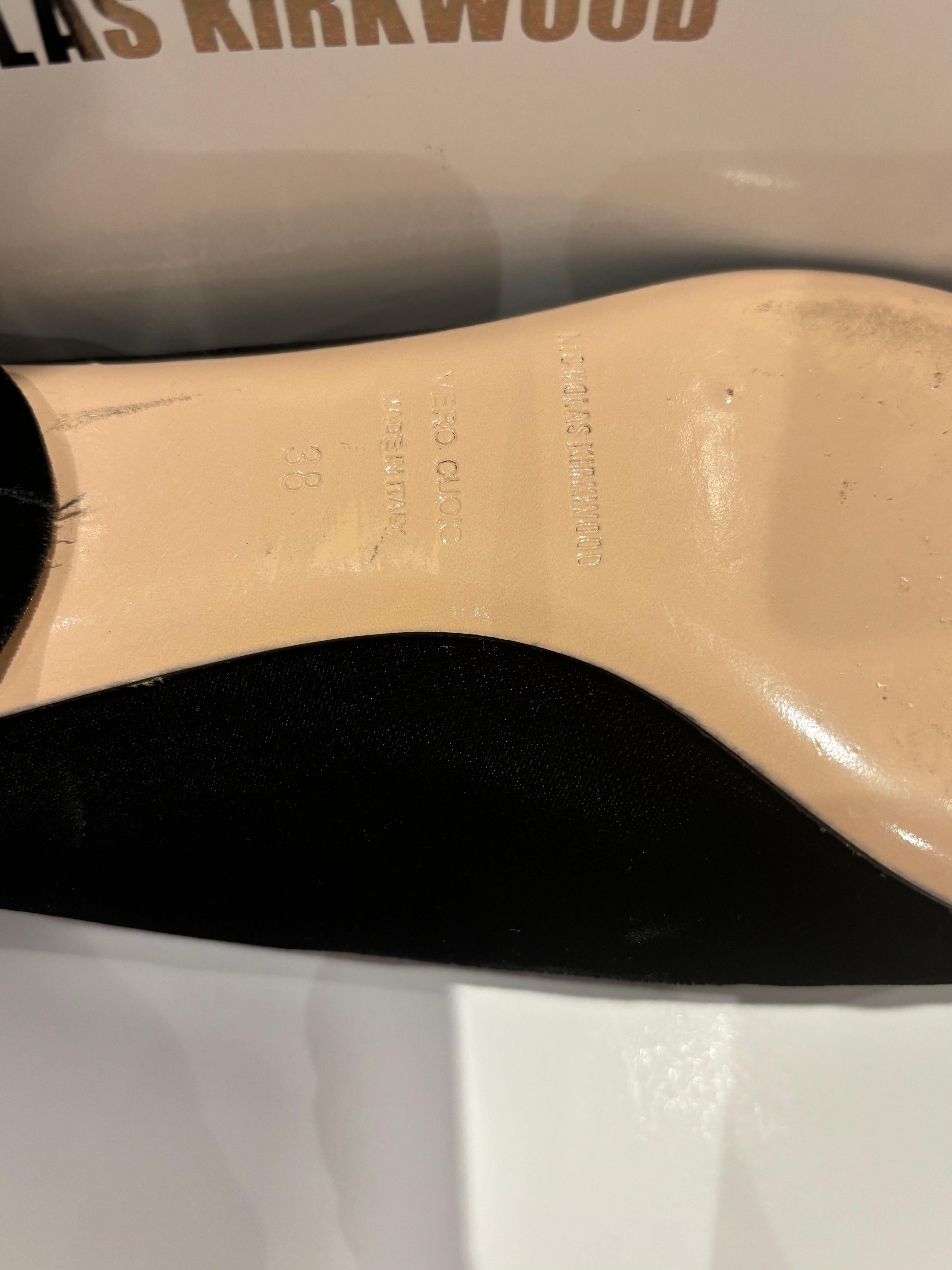 Nicolas Kirkwood Never getragene Beya-Flats aus schwarzem Samt mit Perlenverzierung 38 mit Box im Angebot 1
