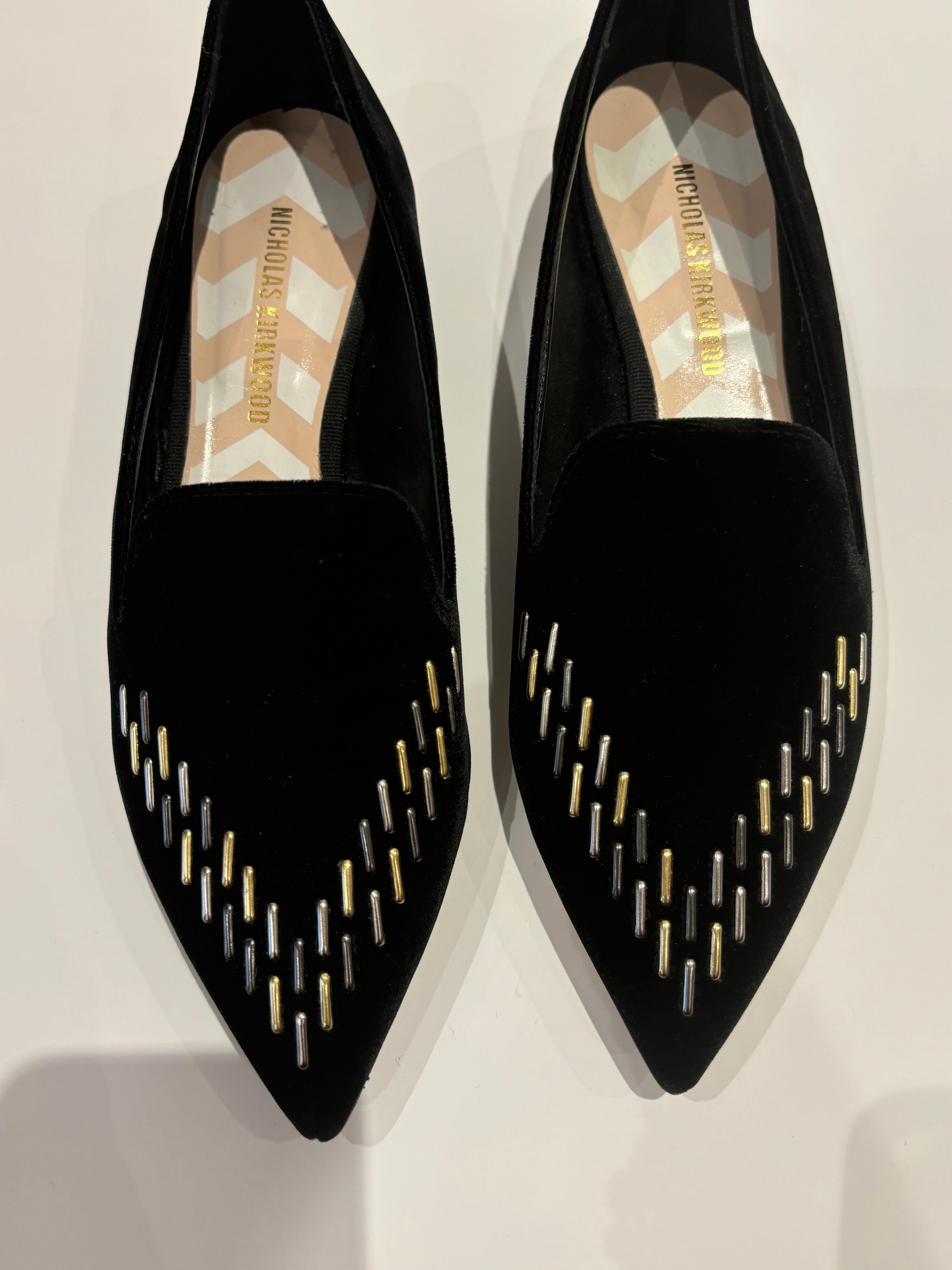 Nicolas Kirkwood Never getragene Beya-Flats aus schwarzem Samt mit Perlenverzierung 38 mit Box im Angebot 2