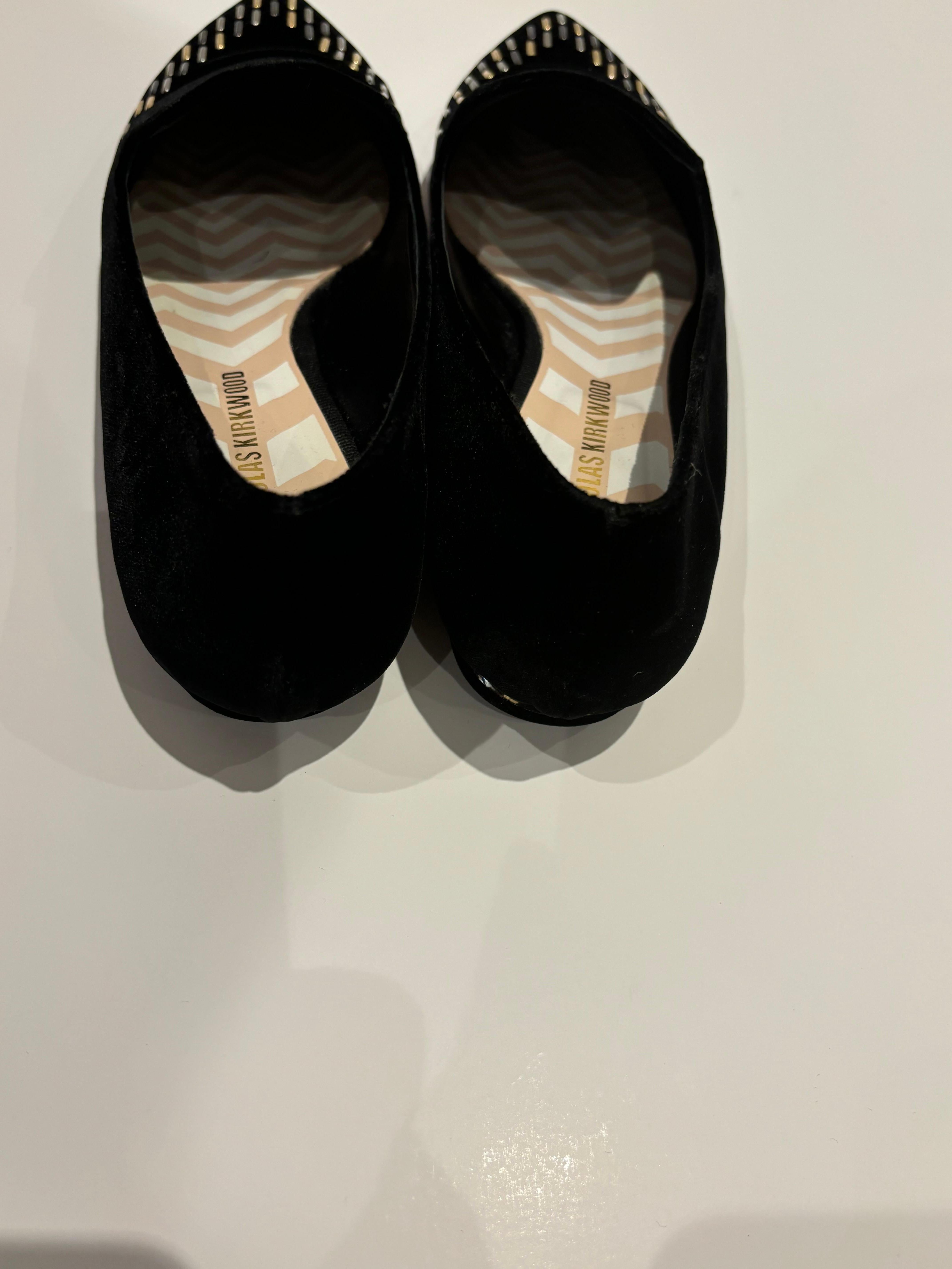 Nicolas Kirkwood Never getragene Beya-Flats aus schwarzem Samt mit Perlenverzierung 38 mit Box im Angebot 3