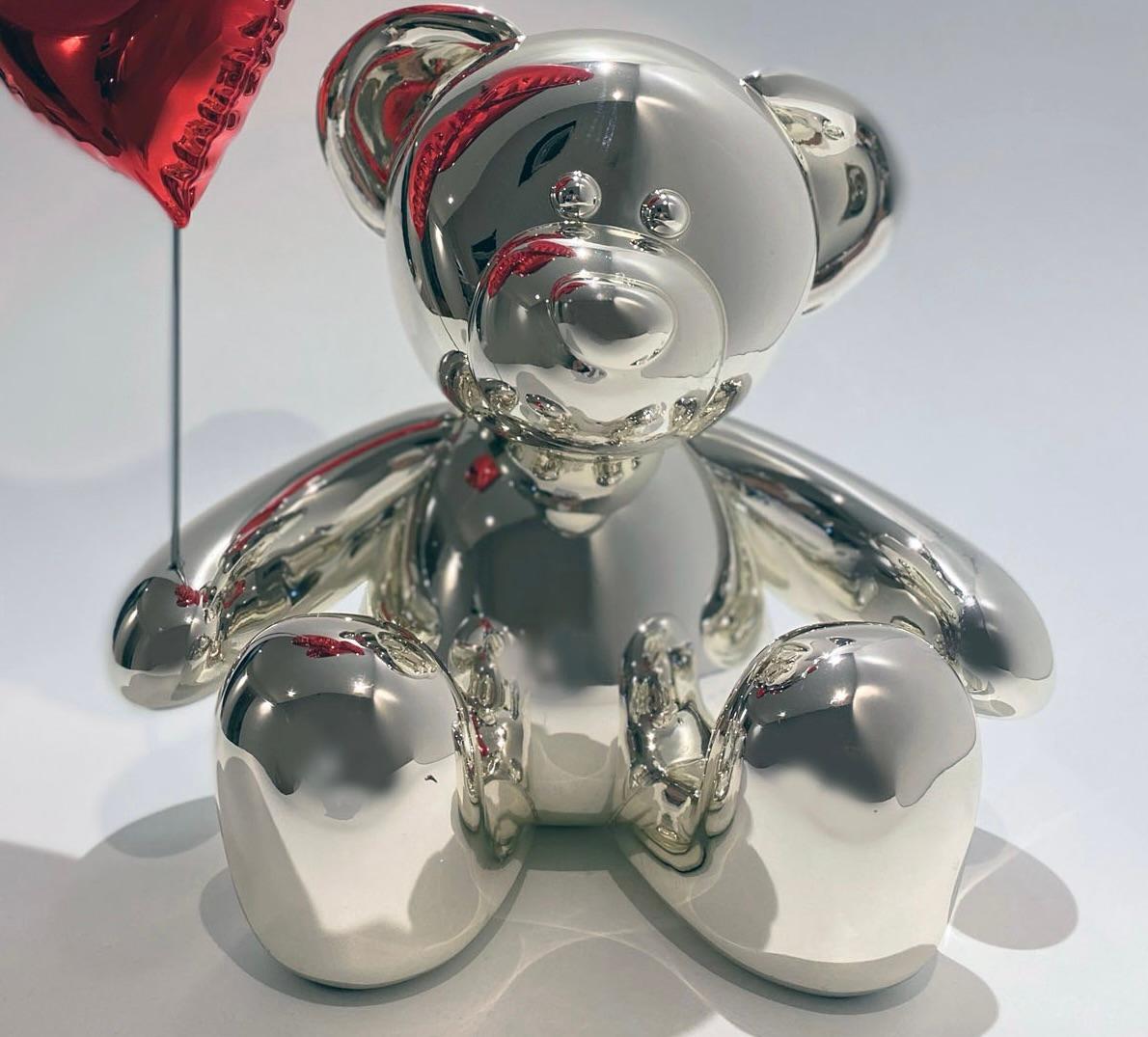 Teddy Love - Chrome Silver & Red - Sculpture by Nicolas Krauss