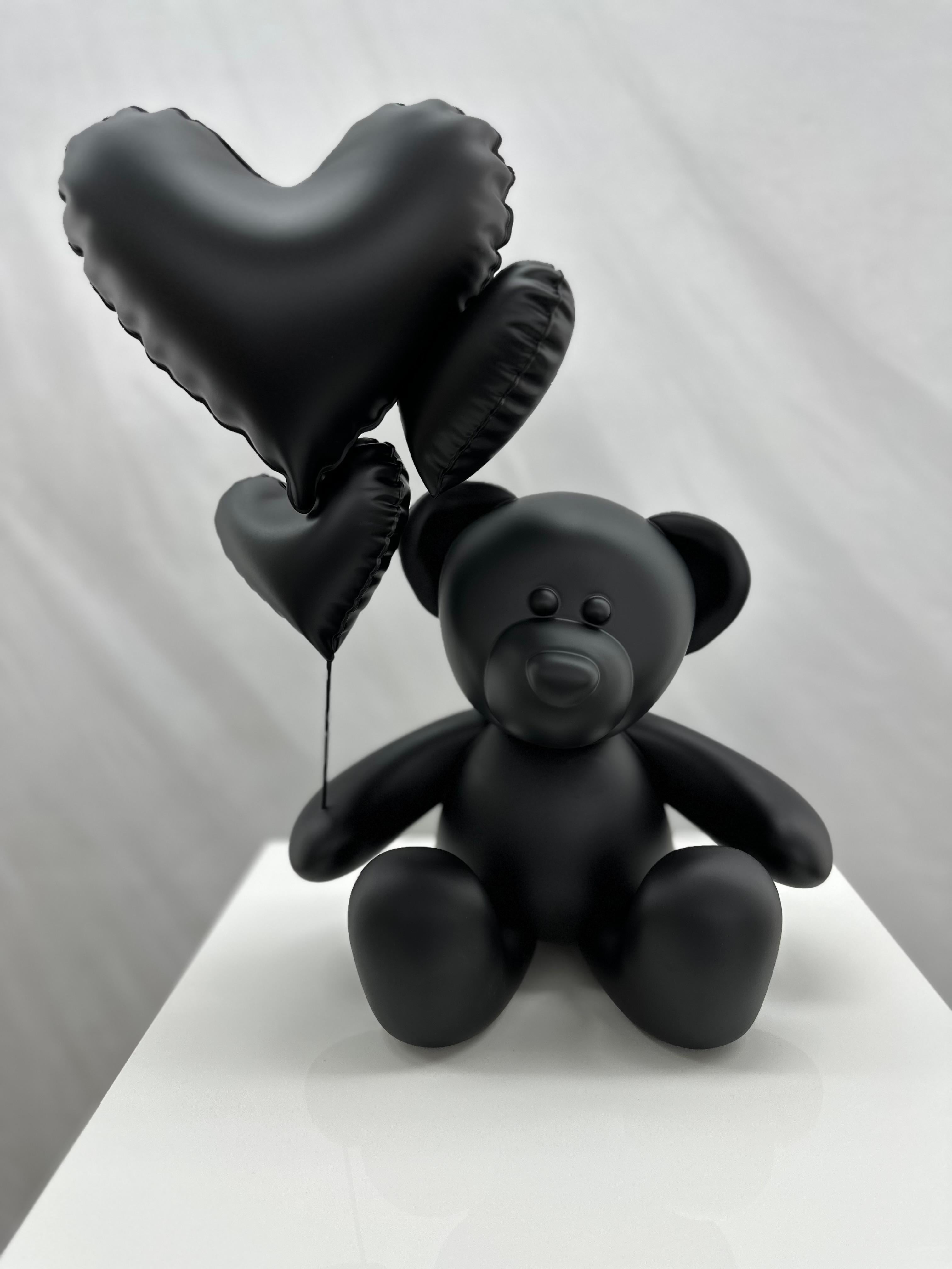 Teddy Love - Noir Mat - Pop Art Sculpture by Nicolas Krauss